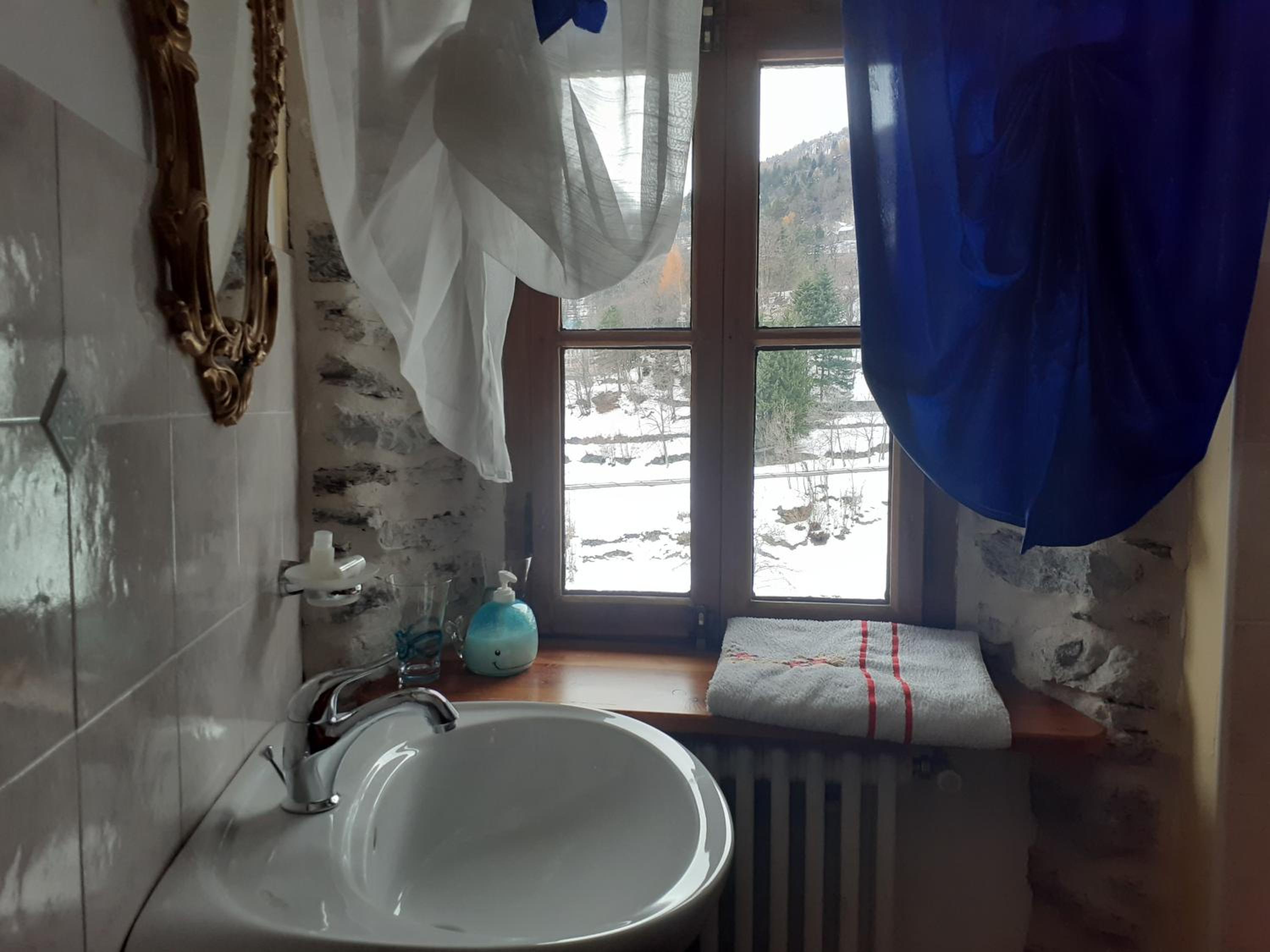 Quadruple Room with Bathroom - Photo 7