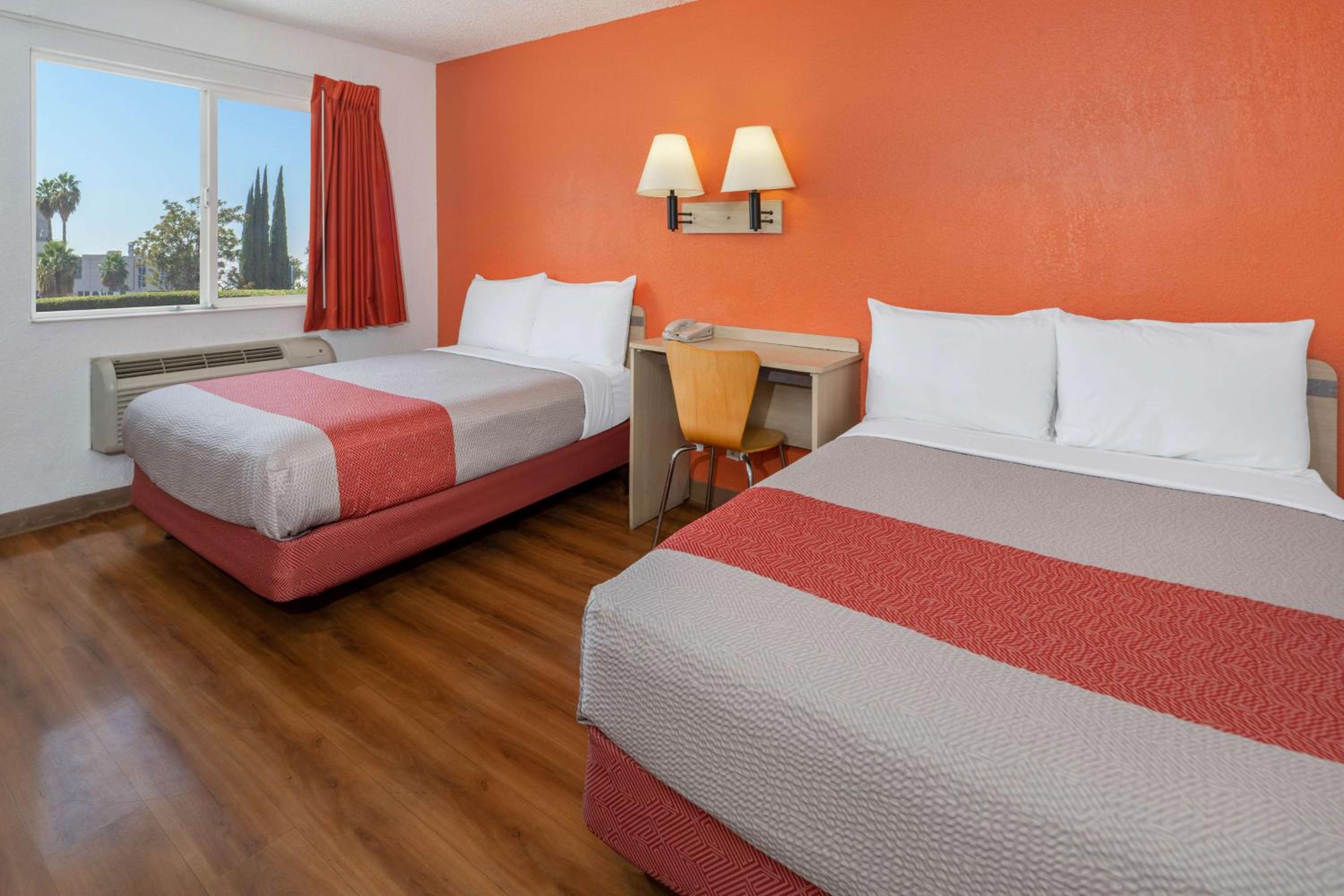 Deluxe Quadruple Room - Non-Smoking