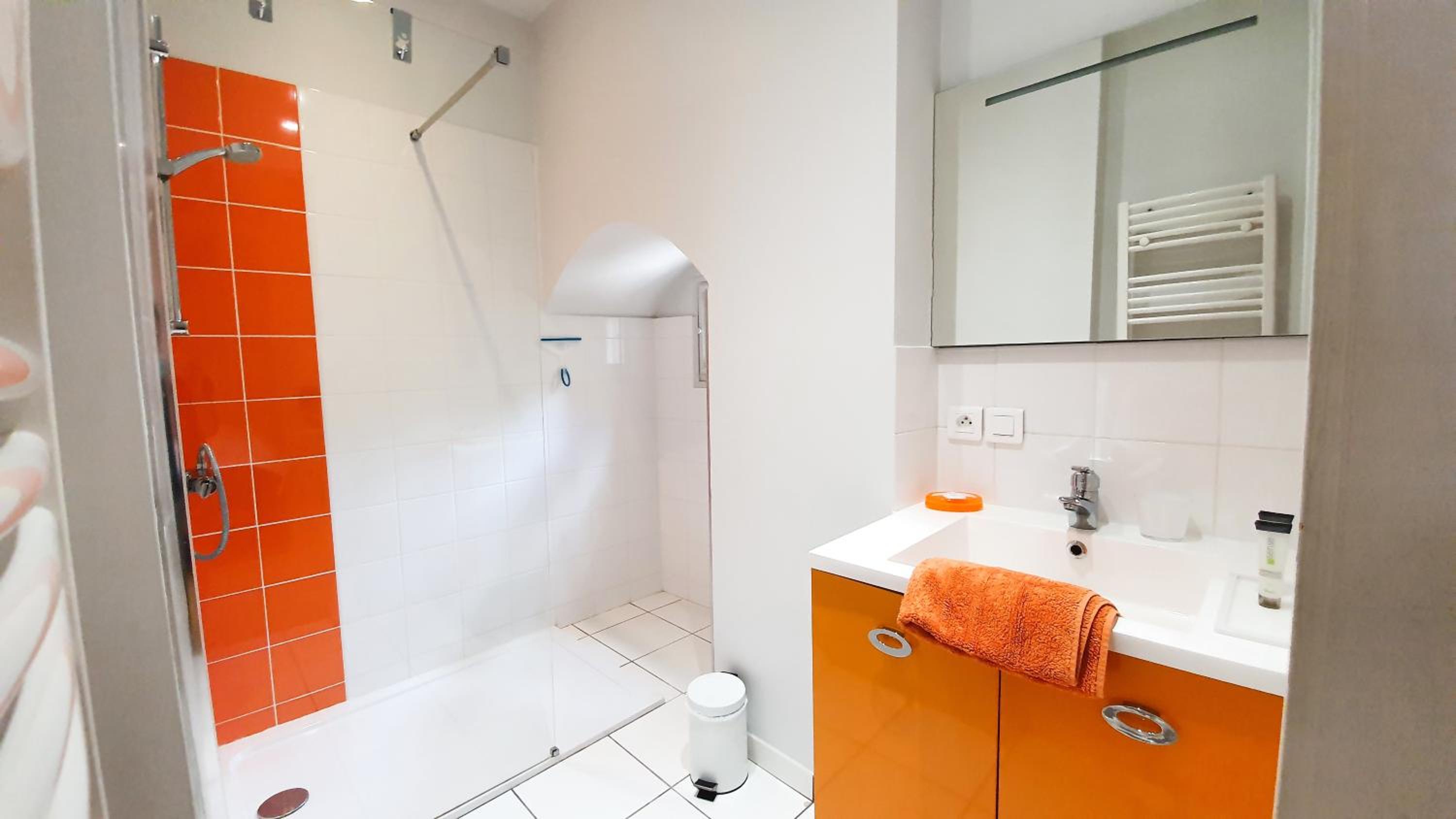 Superior Double Room with Shower - Photo 2