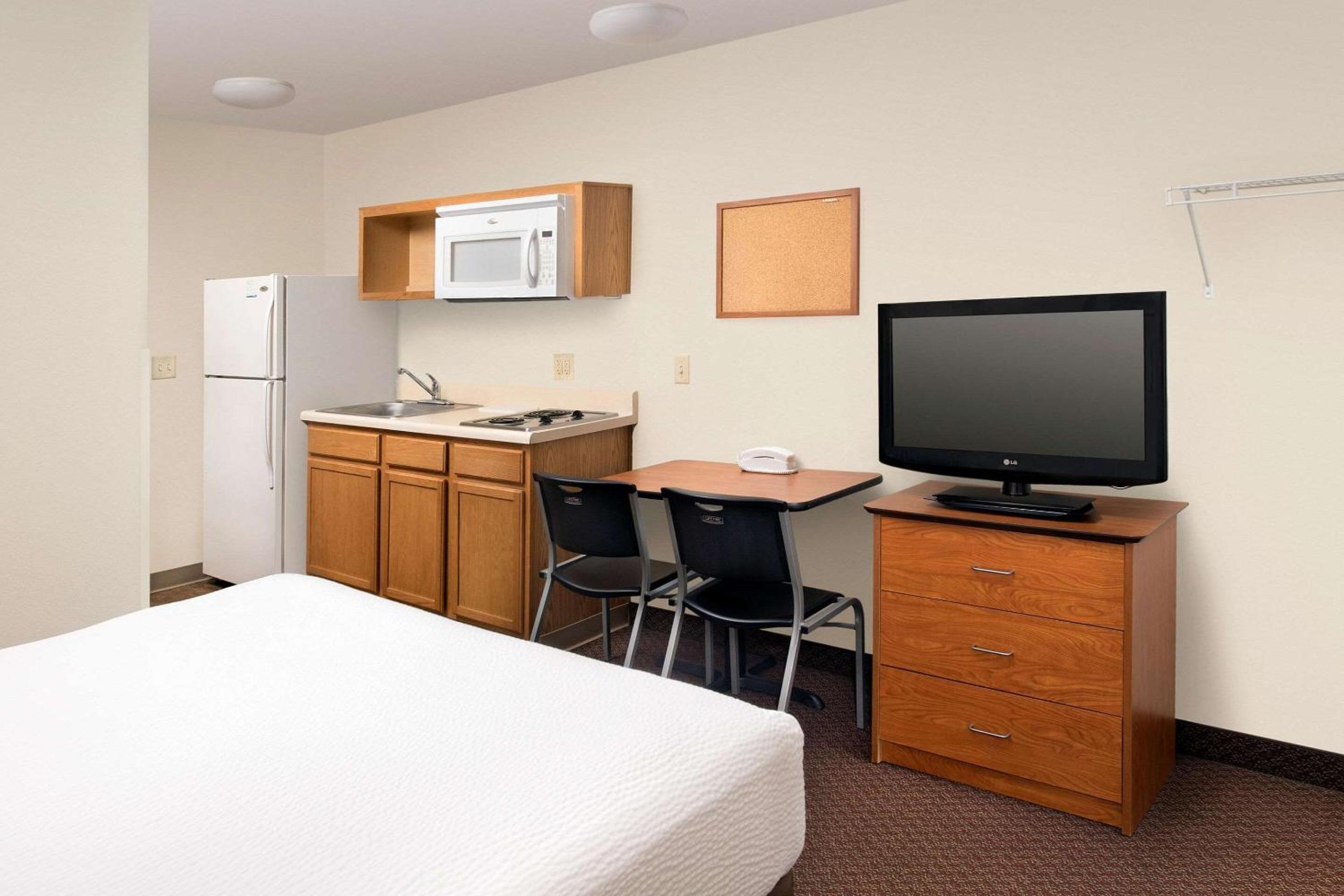 Queen Room with Roll in Shower - Disability Access/Non-Smoking