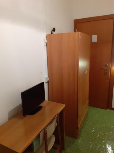 Single Room with Private Bathroom