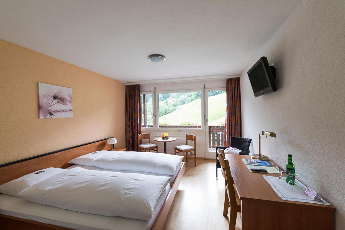 Double Room with Balcony - Photo 2