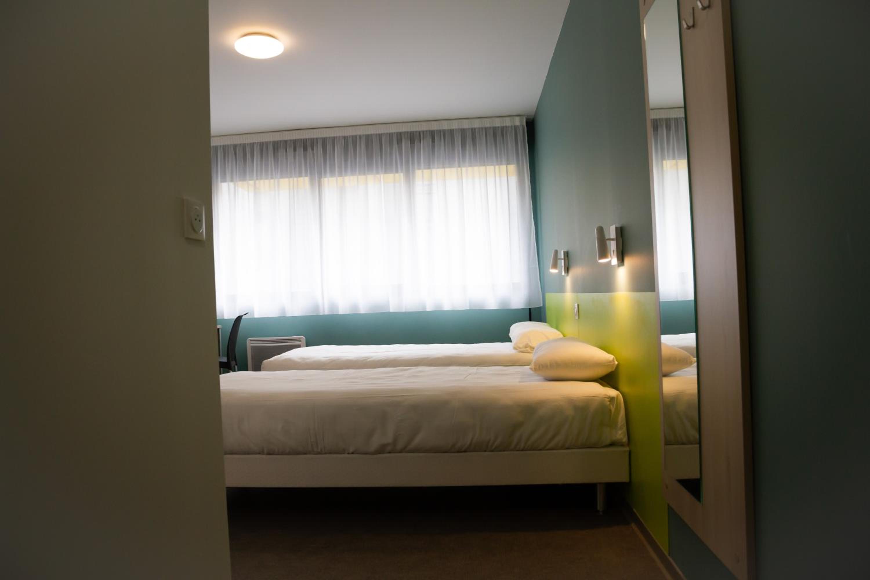 Twin Room - Photo 2