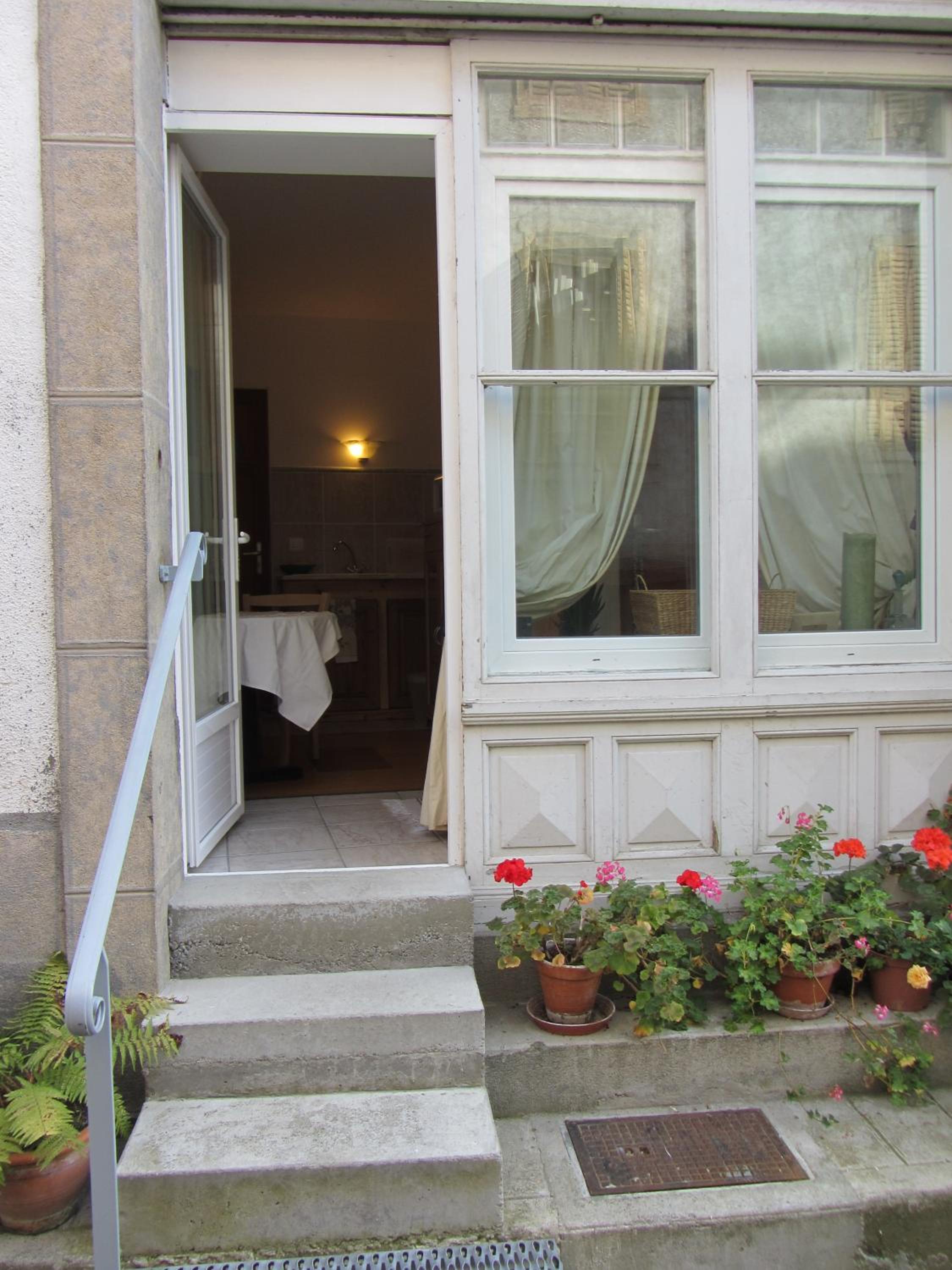 Studio (2 Adults)