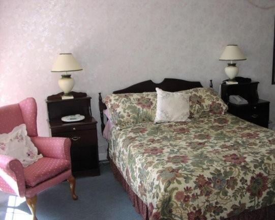 Family Room (2 Adults + 1 Child) photo 2