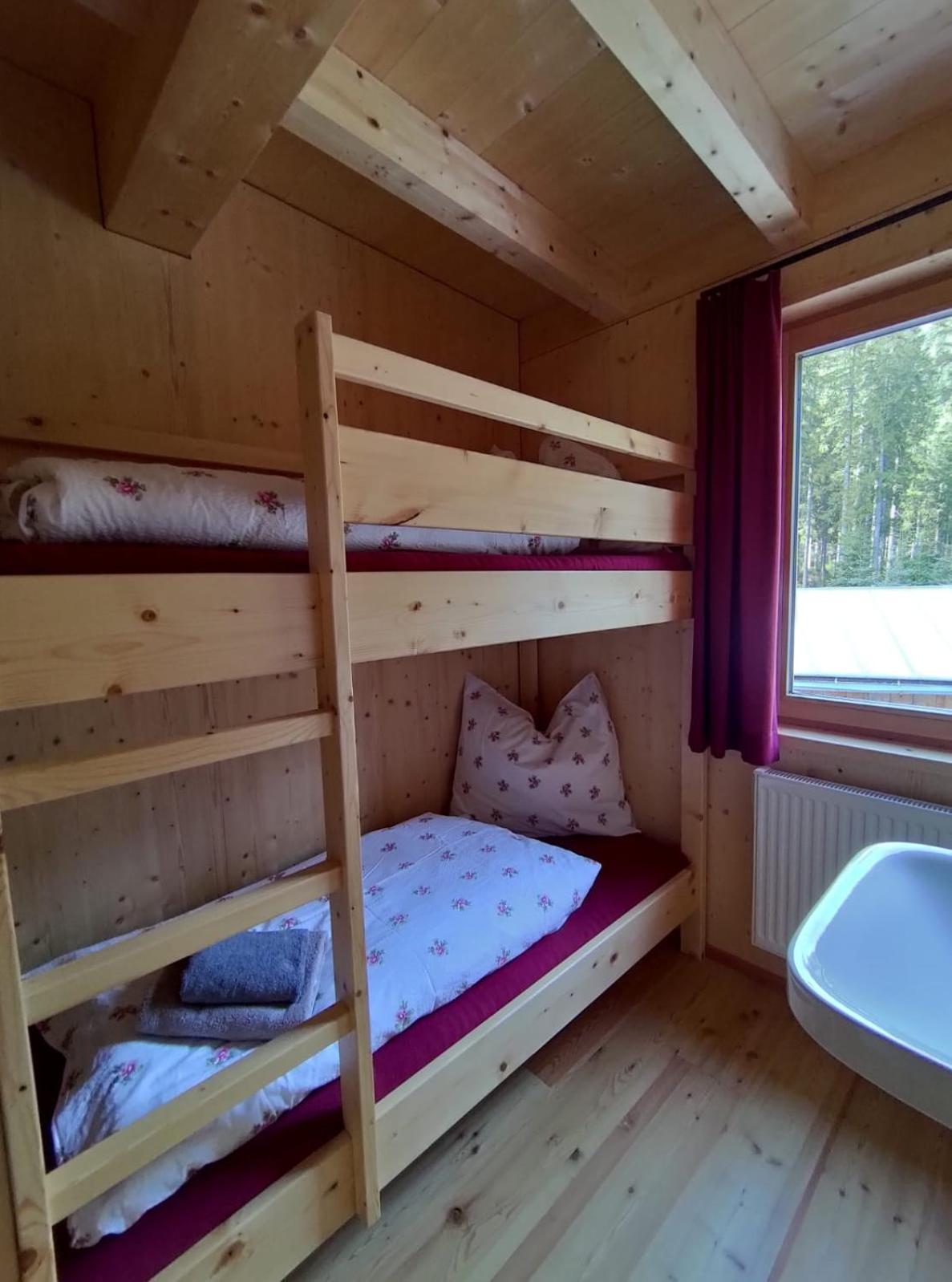 Quadruple Room with Shared Bathroom photo 3