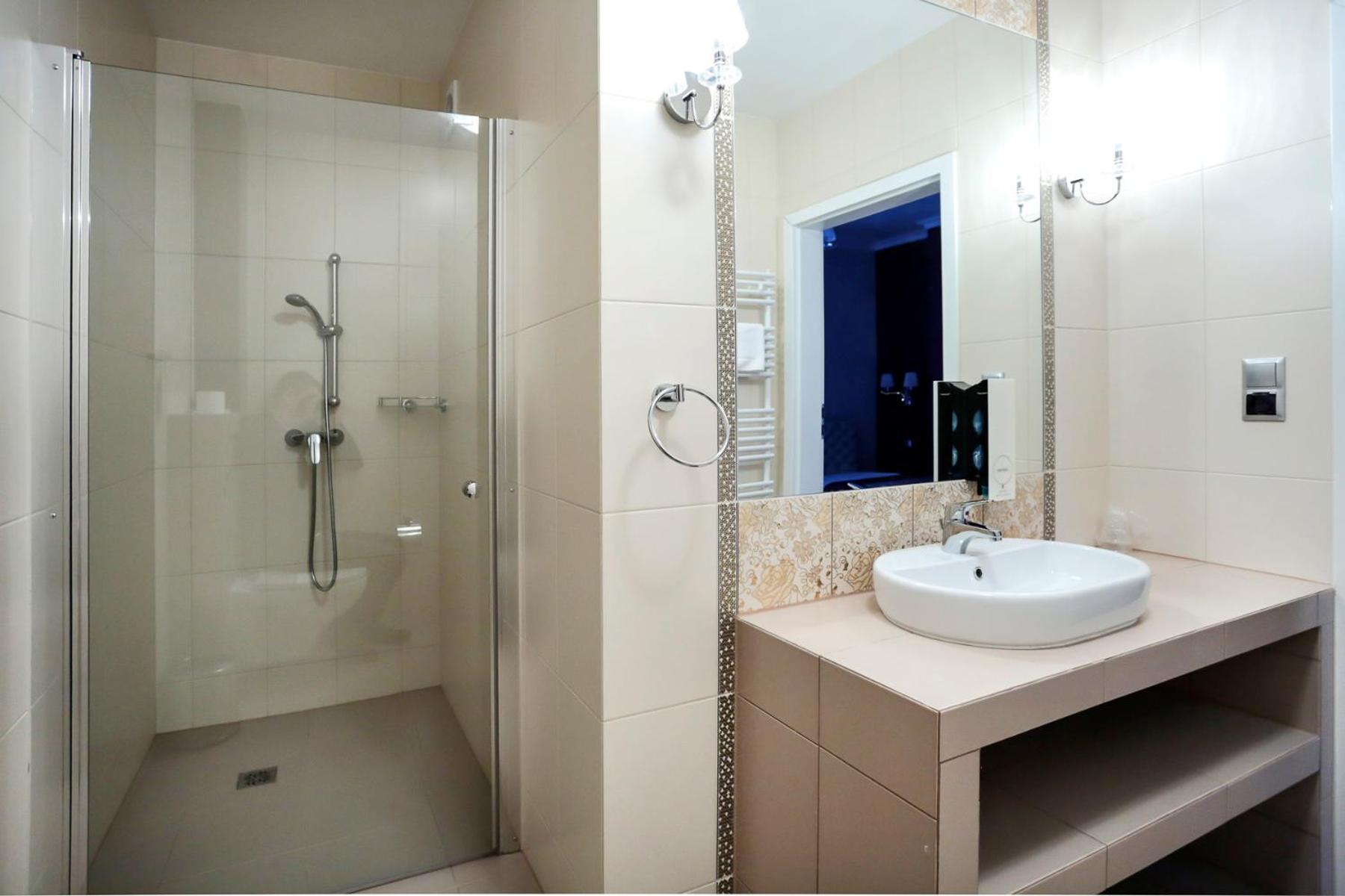 Triple Room with Shower photo 3