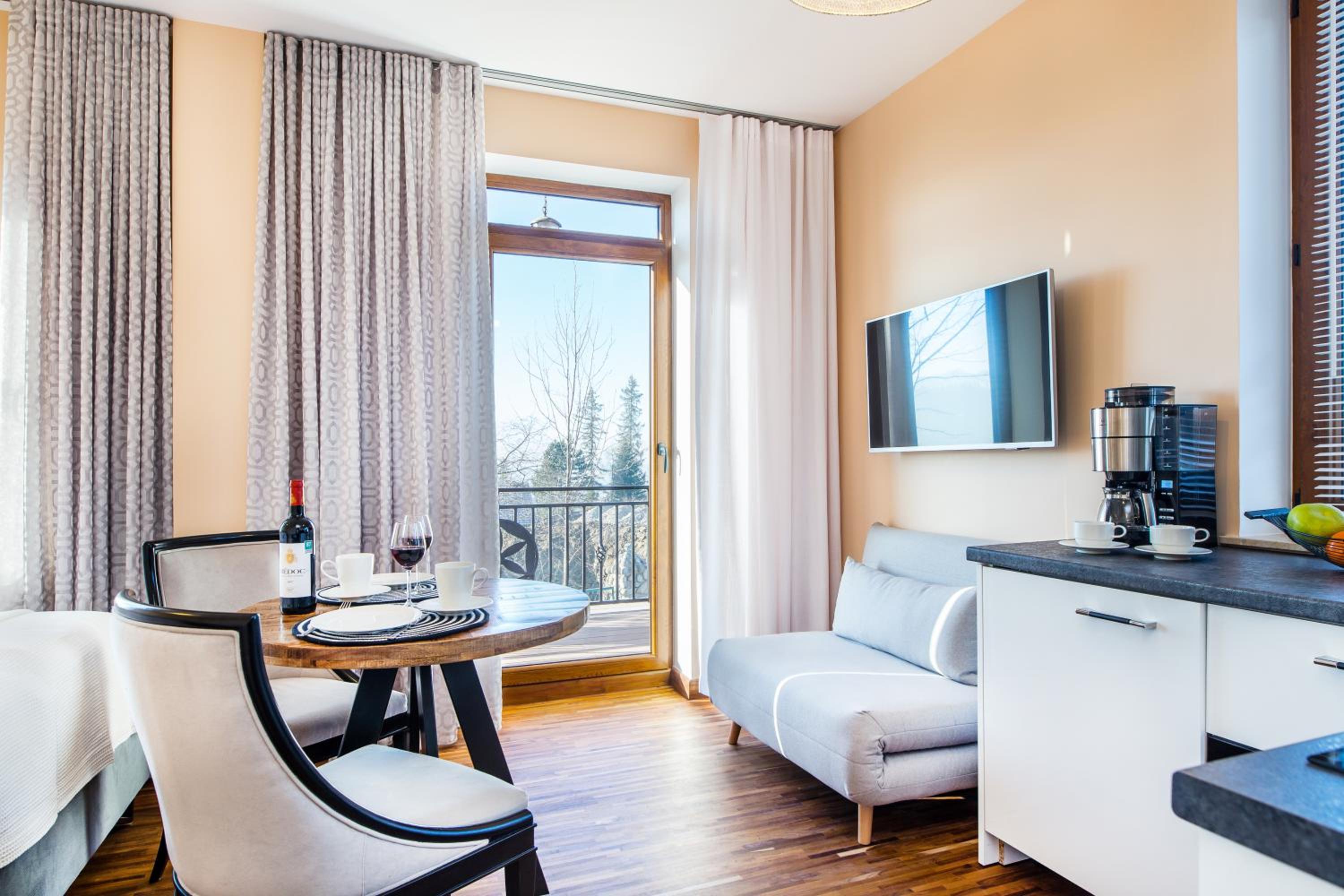 Apartment with Balcony "Esmeralda" photo 1