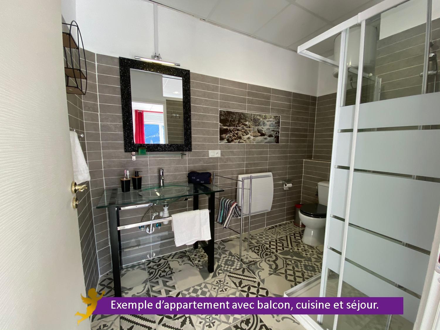 Apartment with Balcony - Photo 16