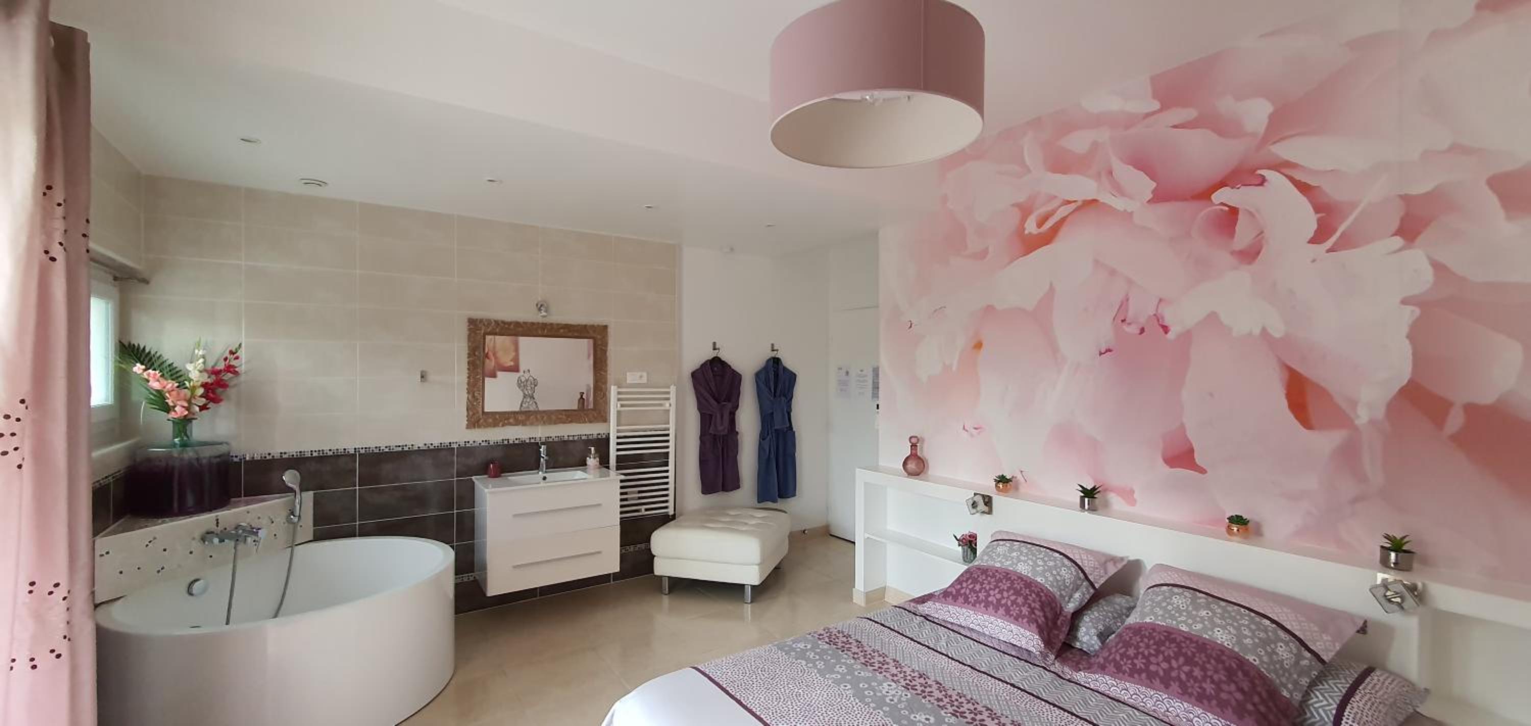 Deluxe Double Room with Bath photo 2