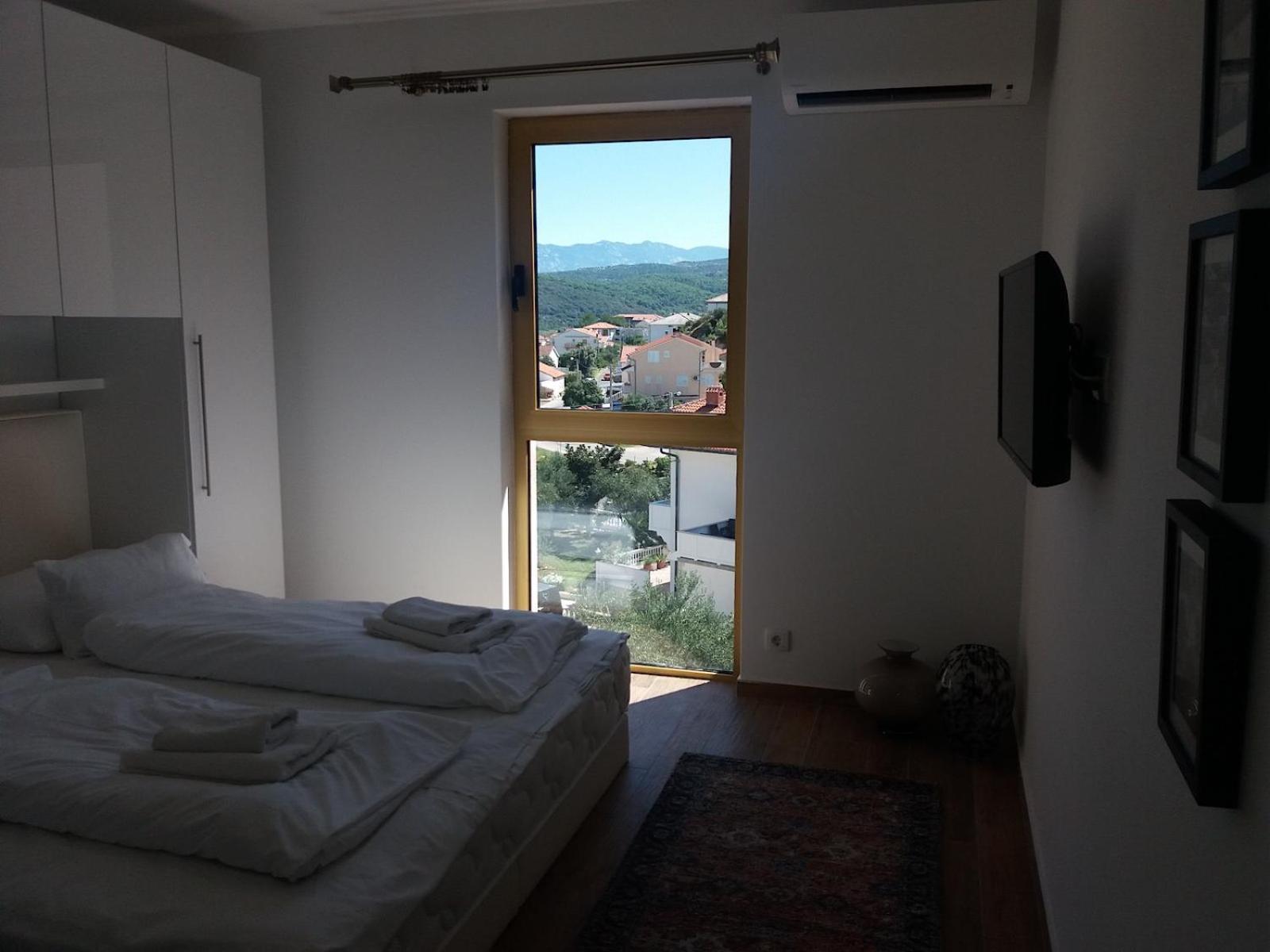 Deluxe Apartment with Terrace and Garden View - Photo 25