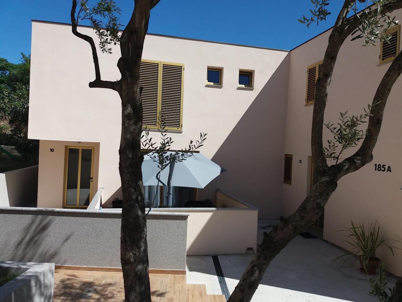 Deluxe Apartment with Terrace and Garden View - Photo 15