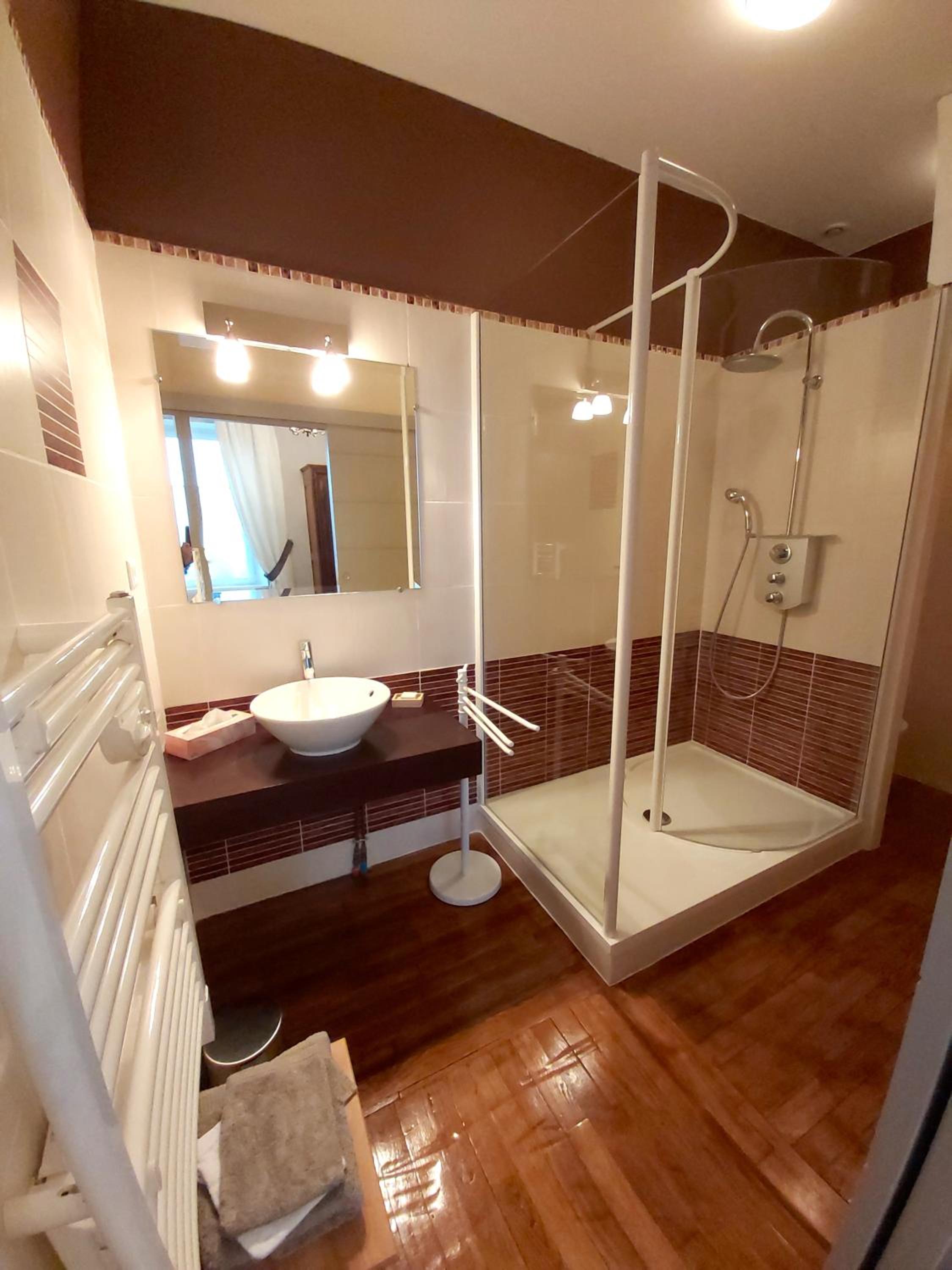 Queen Room photo 1