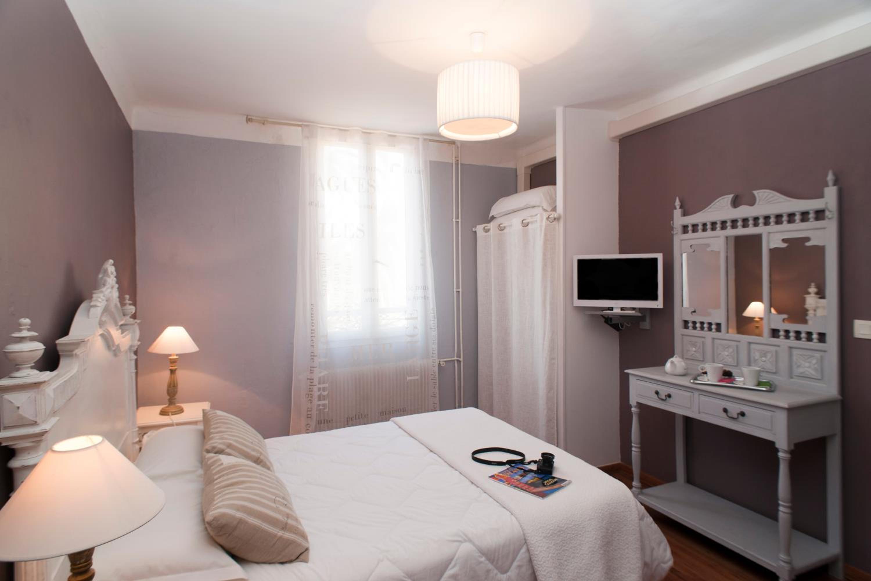Double Room with Shower - Patio Side - 1st or 2nd Floor