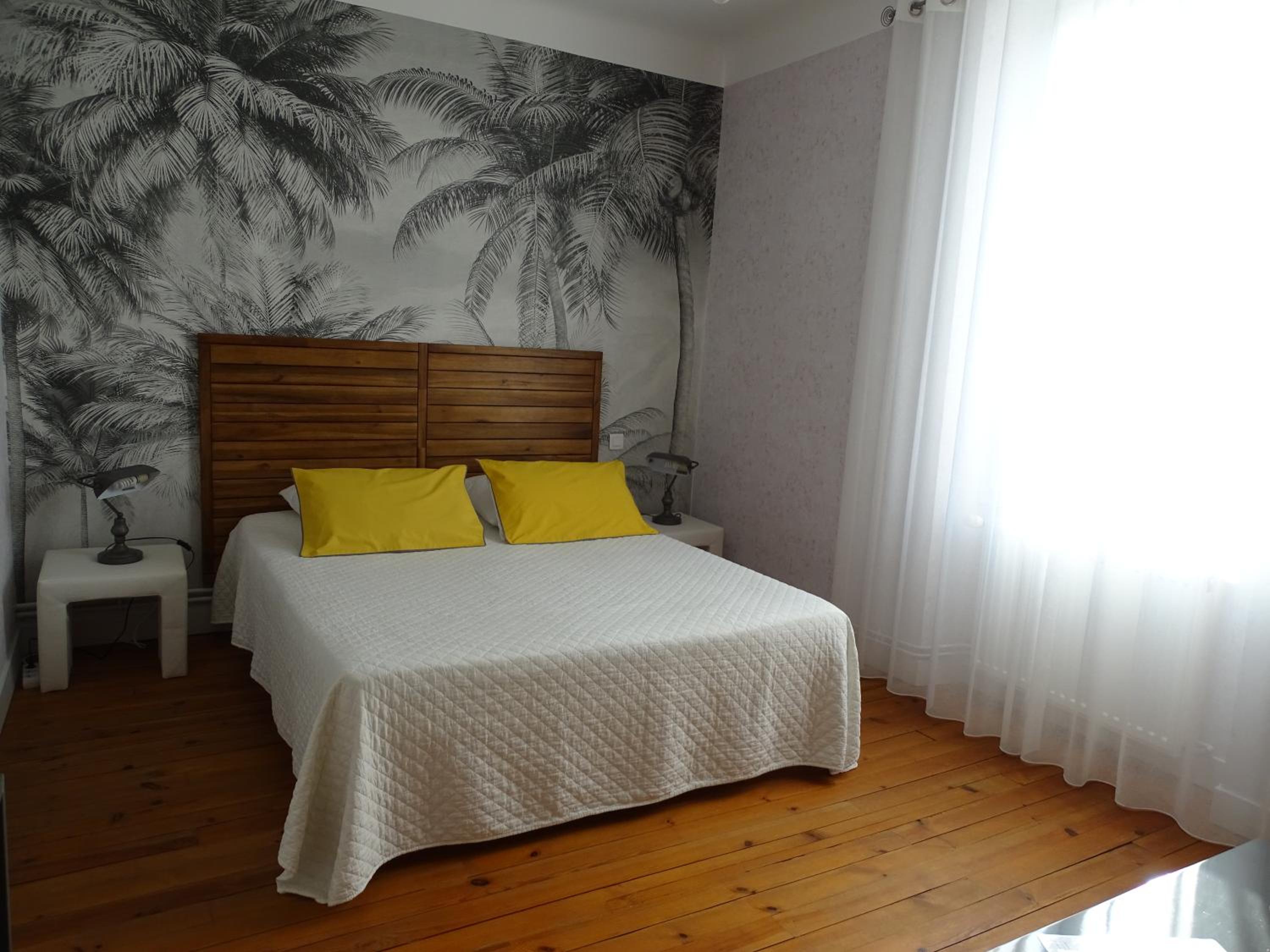 Double Room with Private External Bathroom - Photo 2