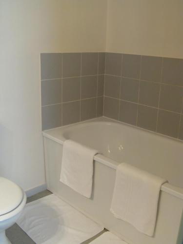 Twin Room with Private Bathroom
