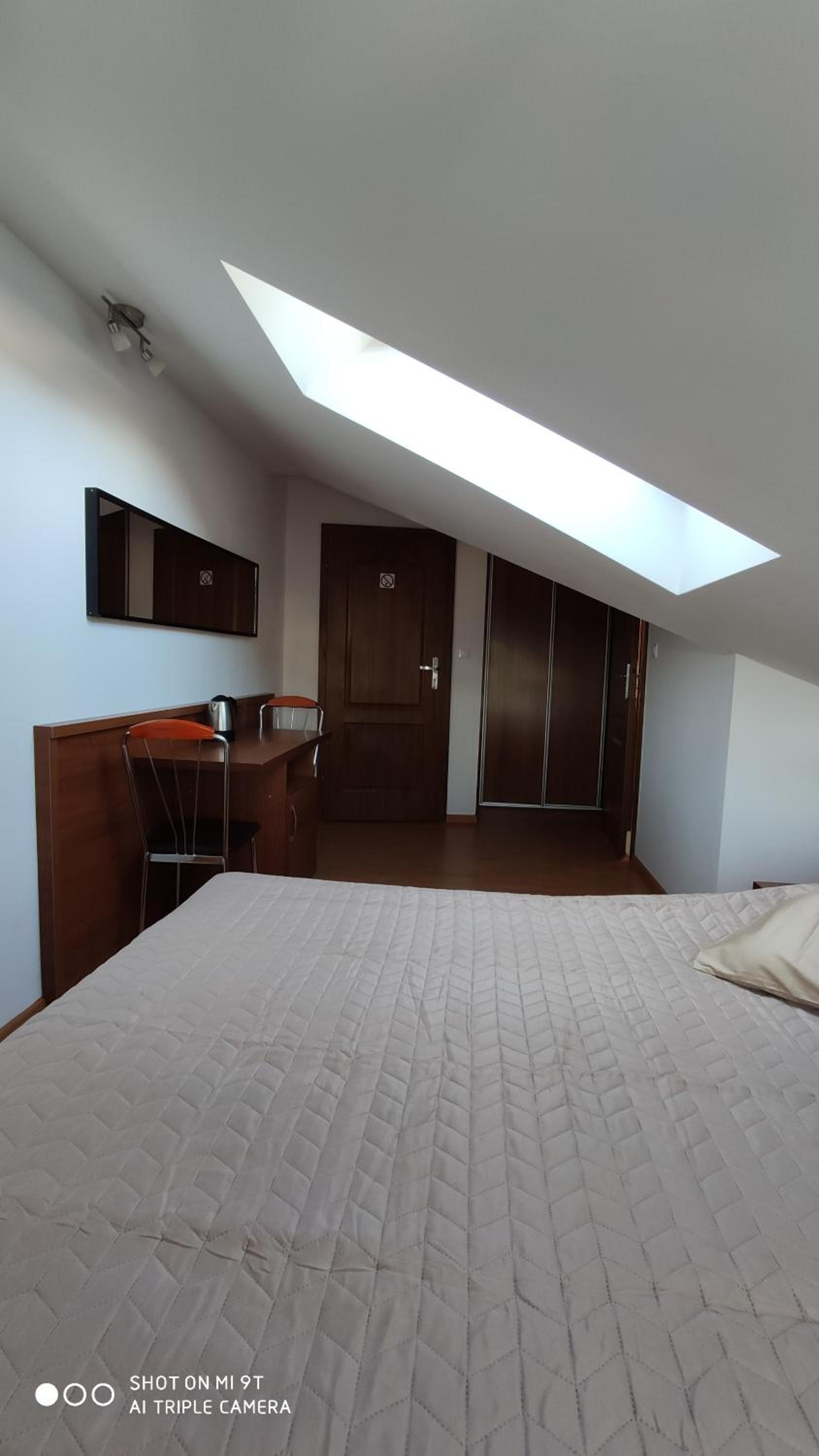 Double Room with Private Bathroom - Photo 3
