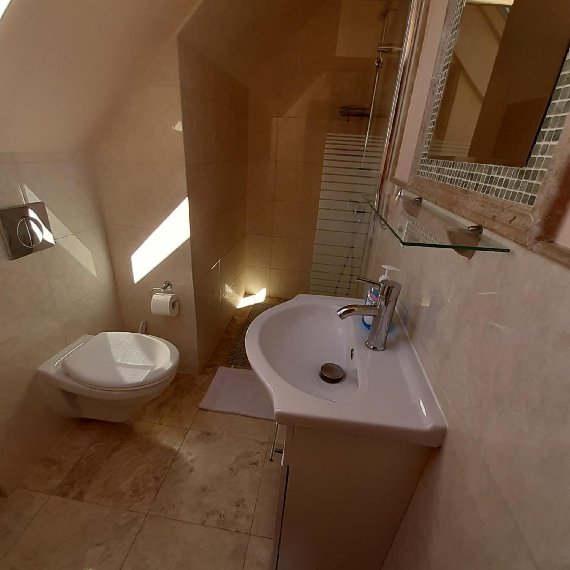 Triple Room with Private Bathroom photo 3