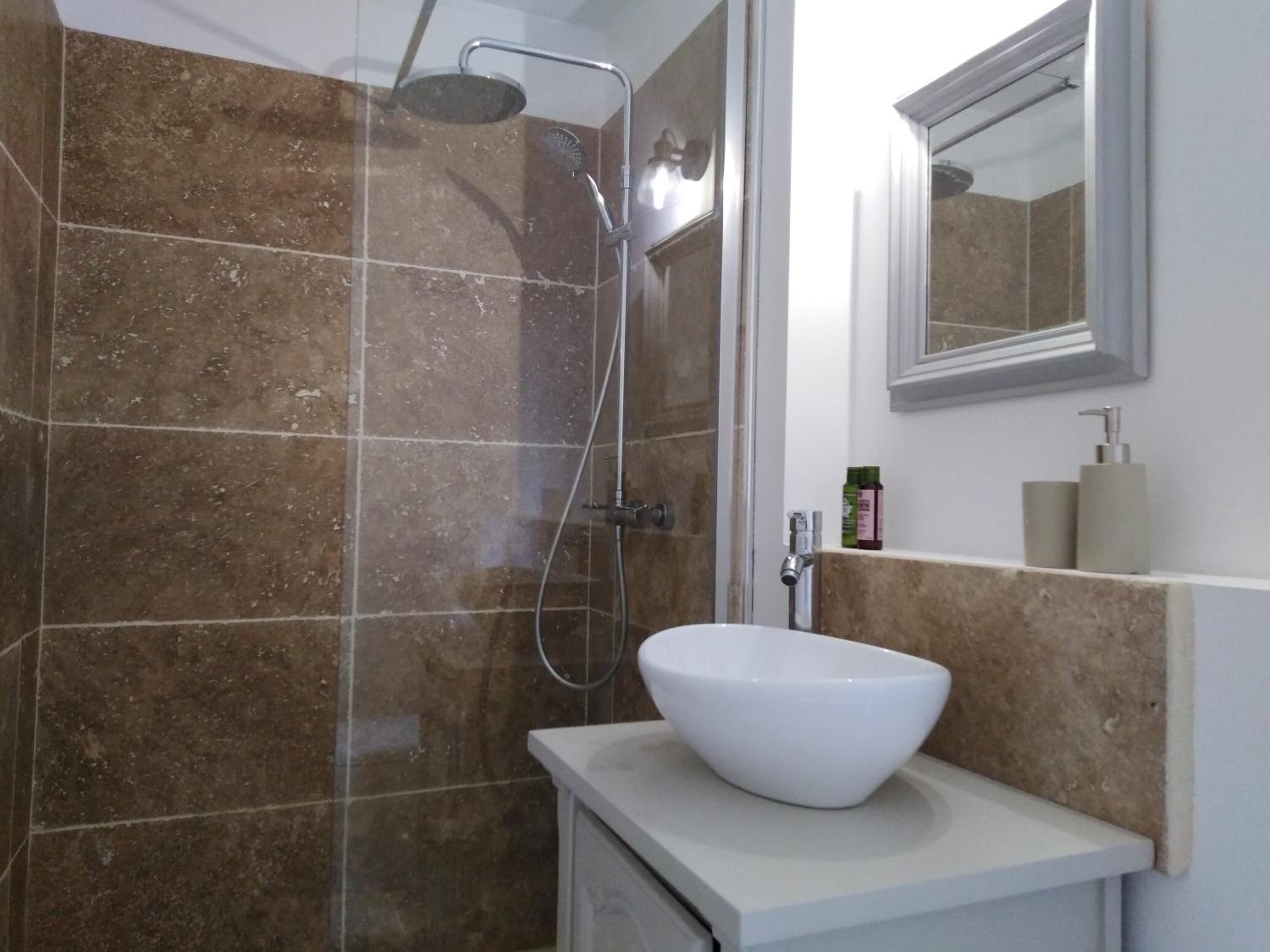 Double Room - Photo 2