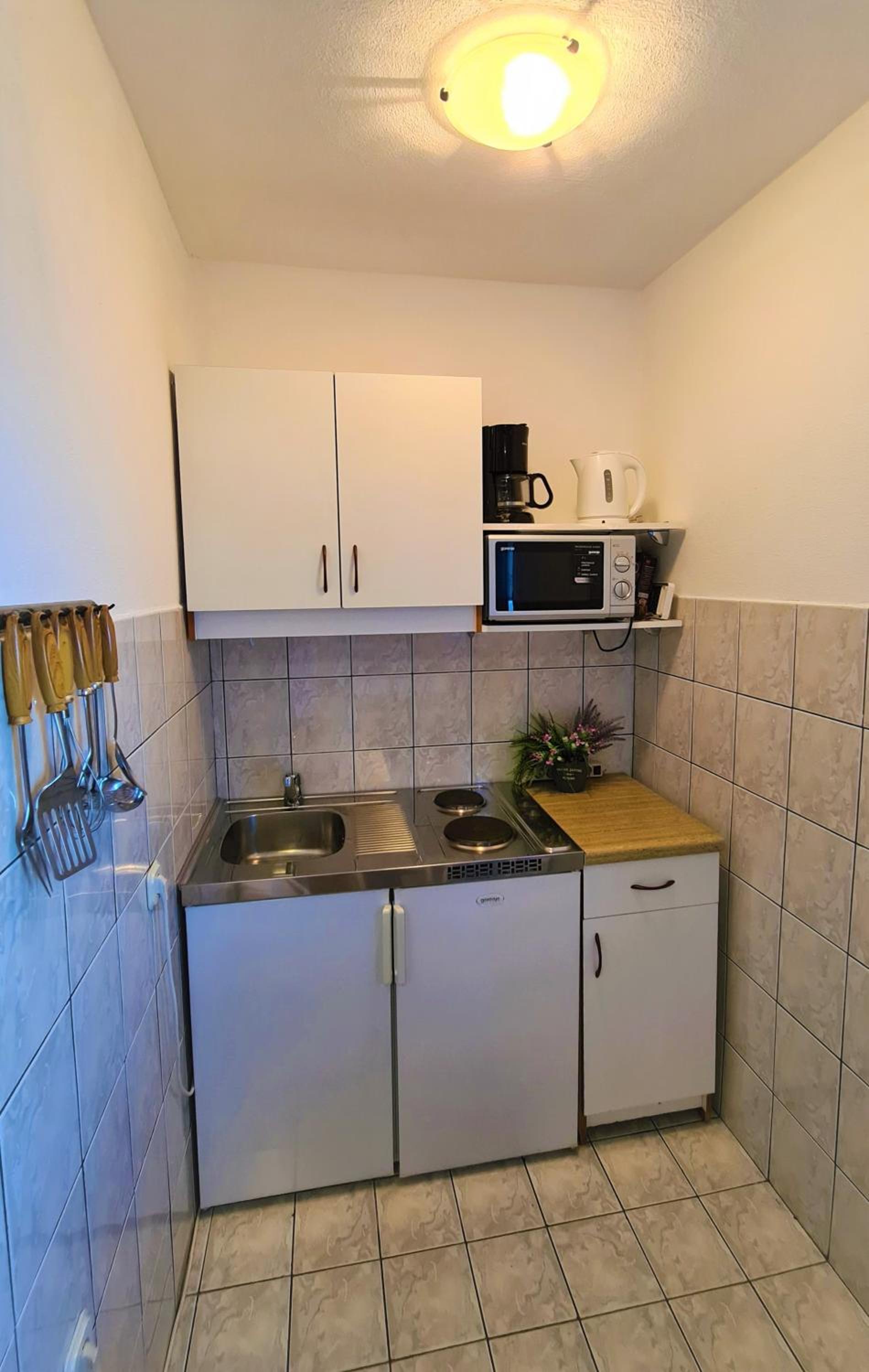 One-Bedroom Apartment - Photo 1