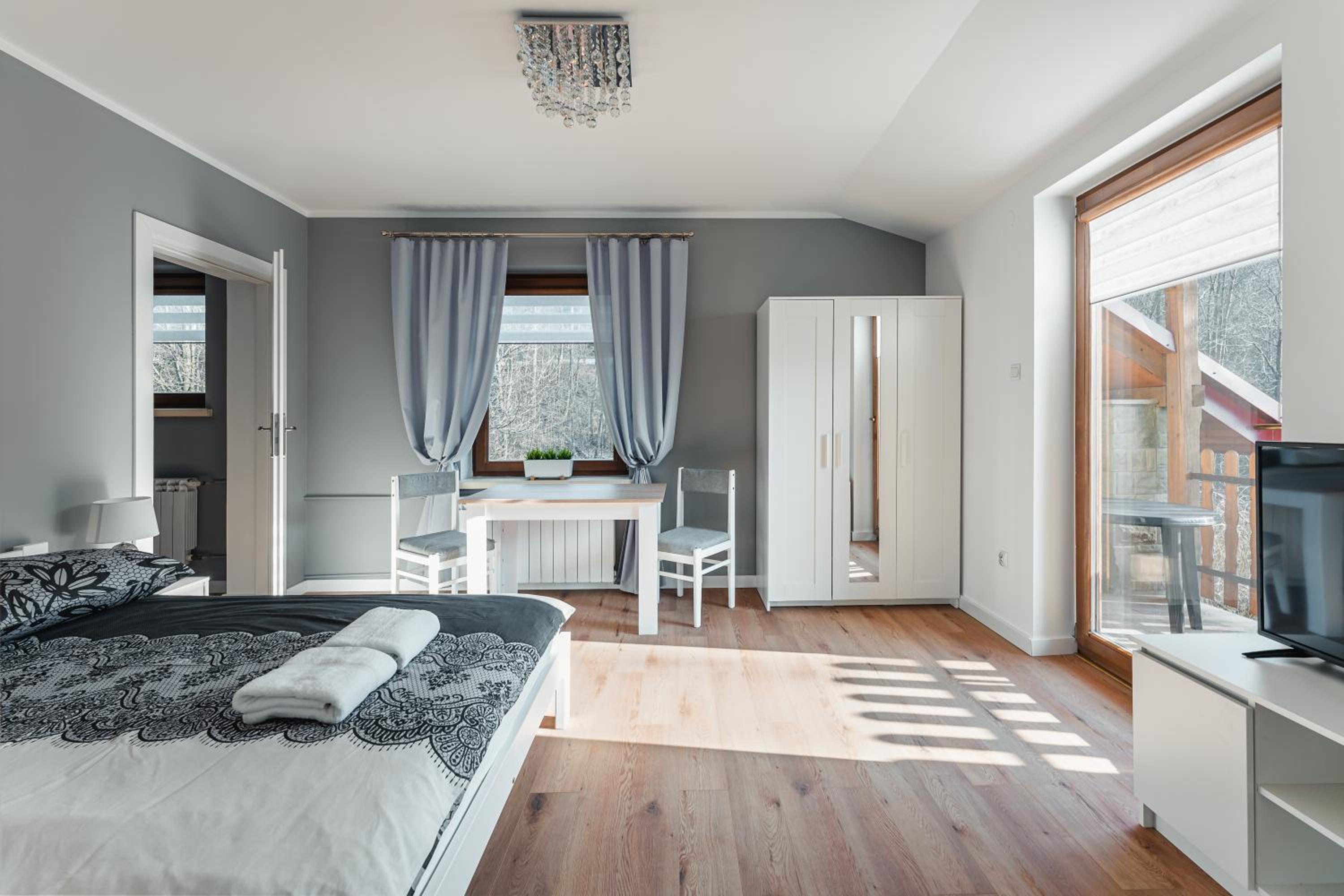 Suite with Mountain View