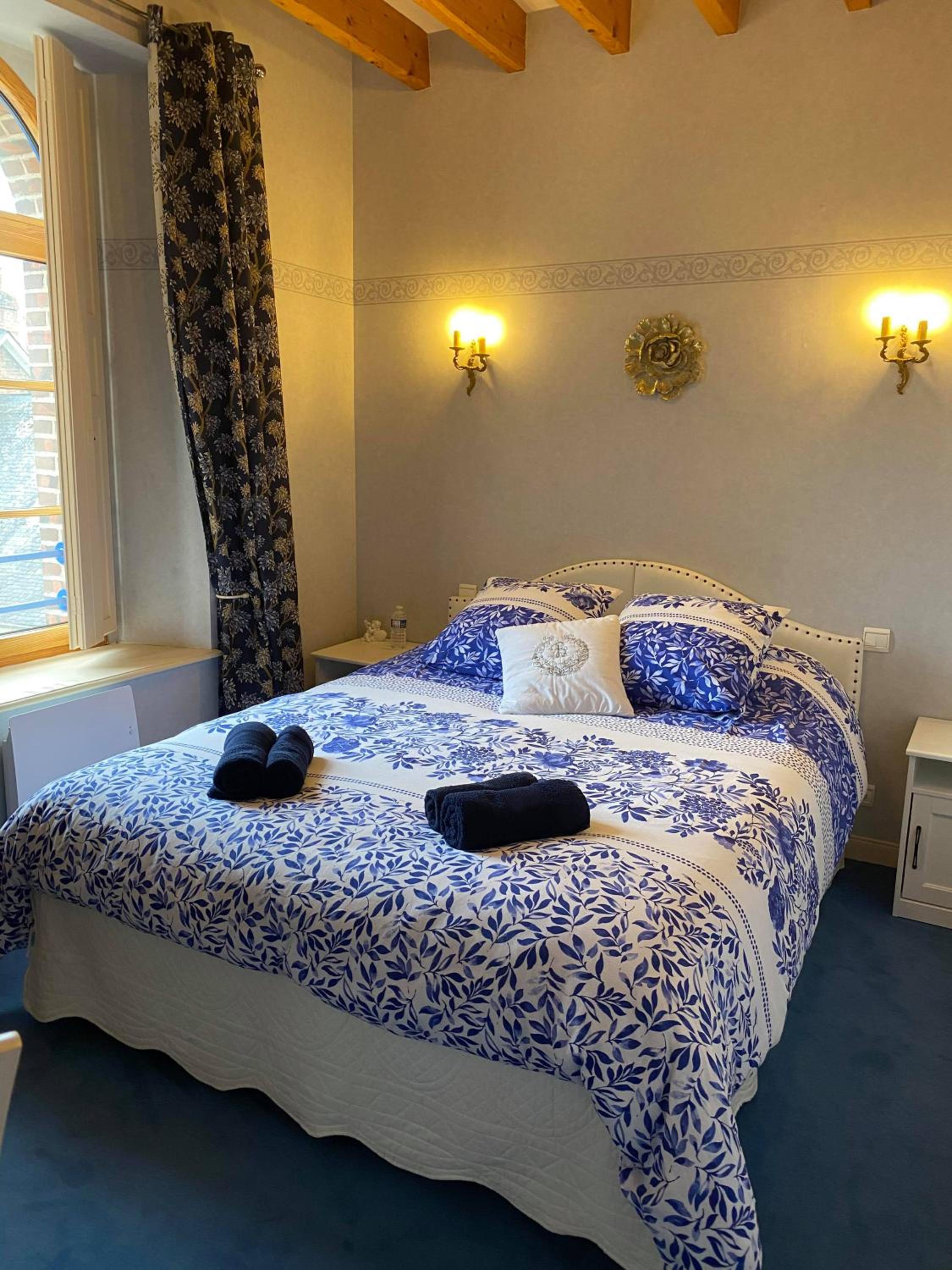 Double Room with Private Bathroom - Photo 3