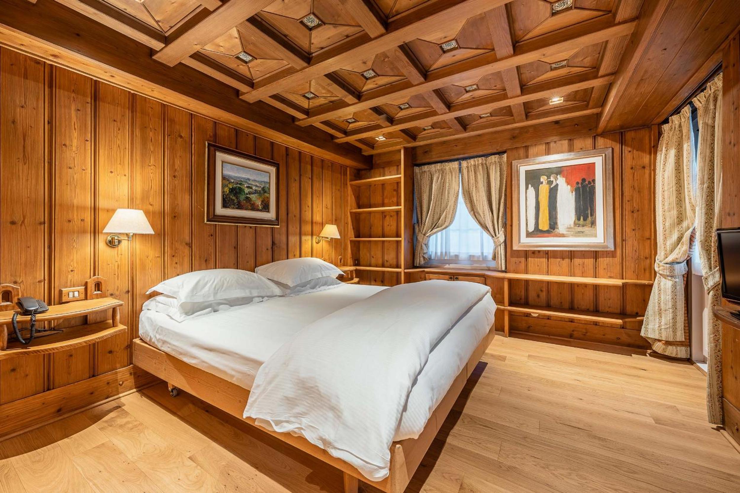 Graduate Queen Room with Two Queen Beds