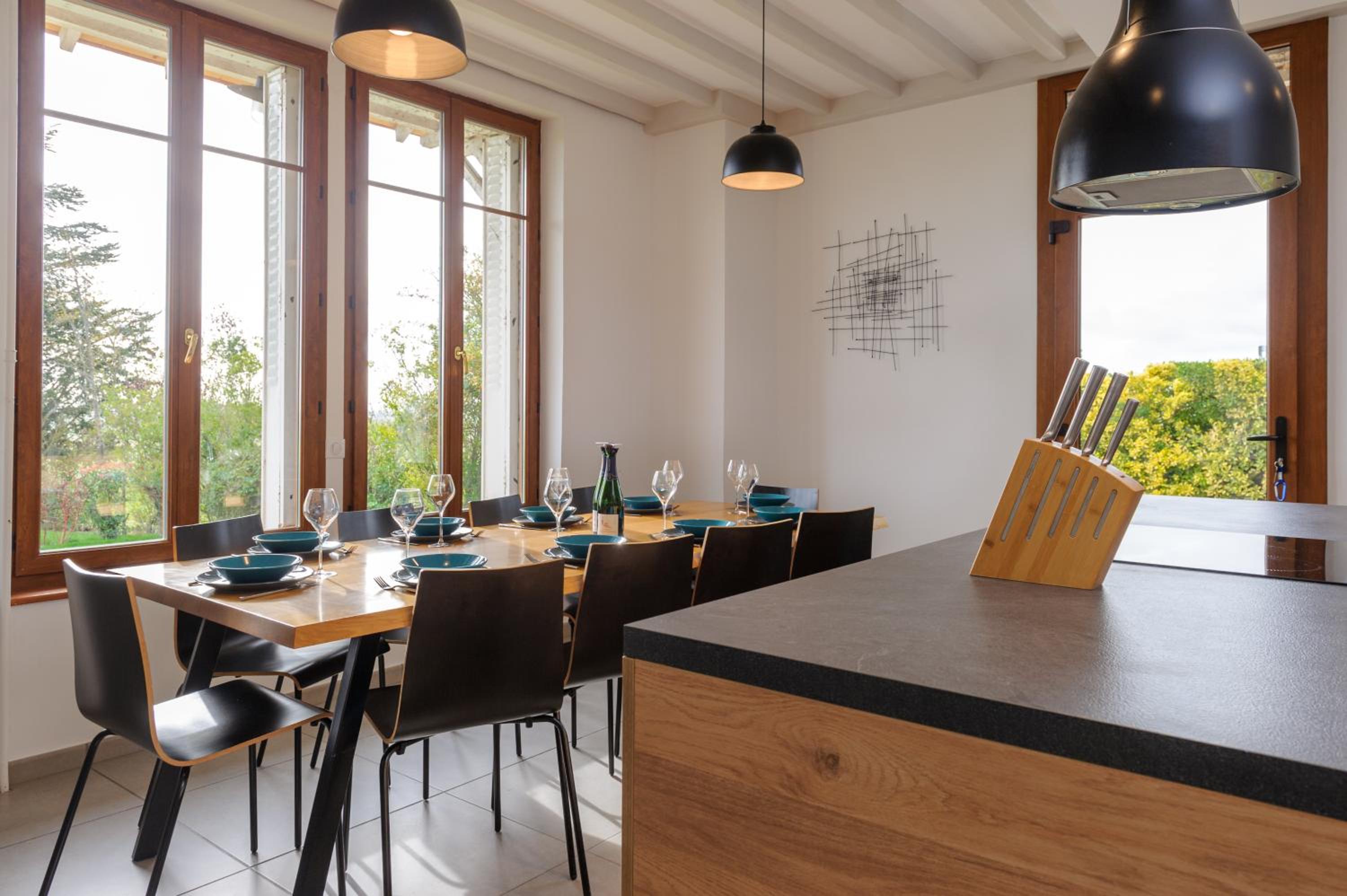 Five-Bedroom House - Photo 17