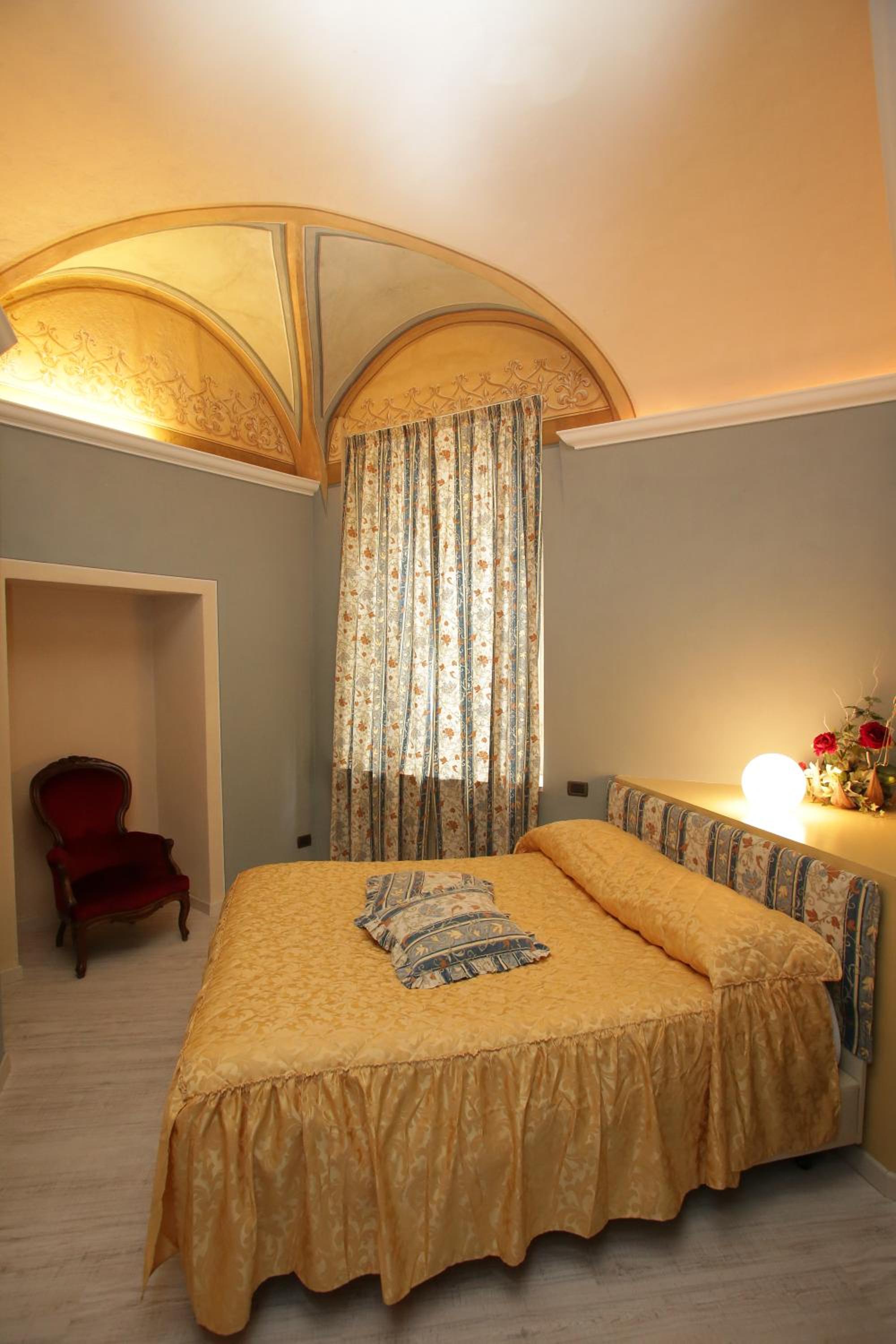 Superior One-Bedroom Apartment with Balcony - Photo 2