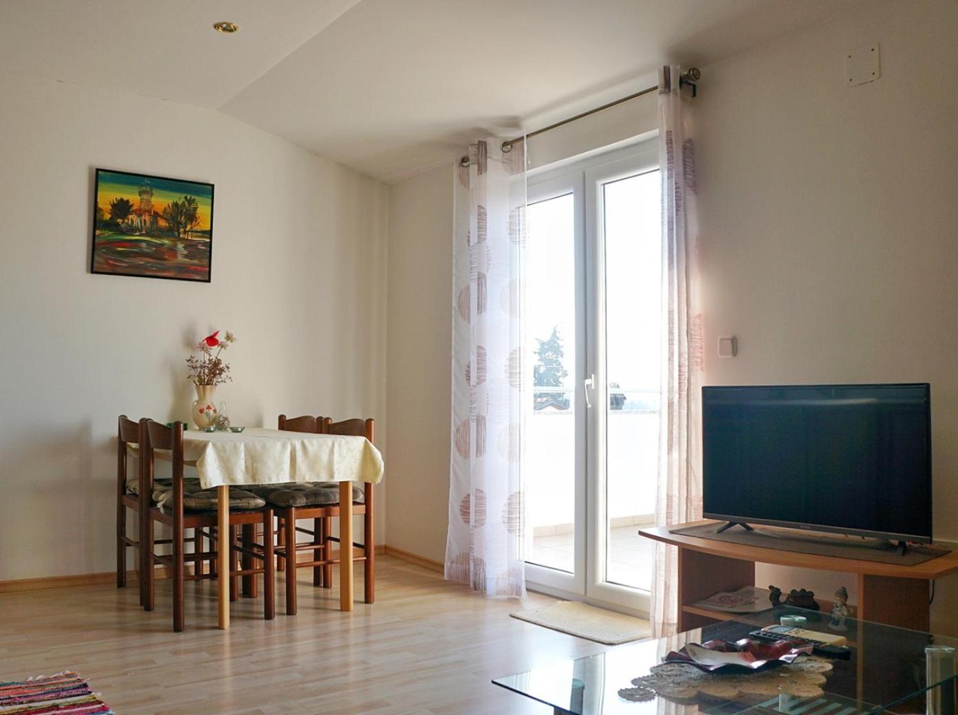 One-Bedroom Apartment with Sea View photo 2