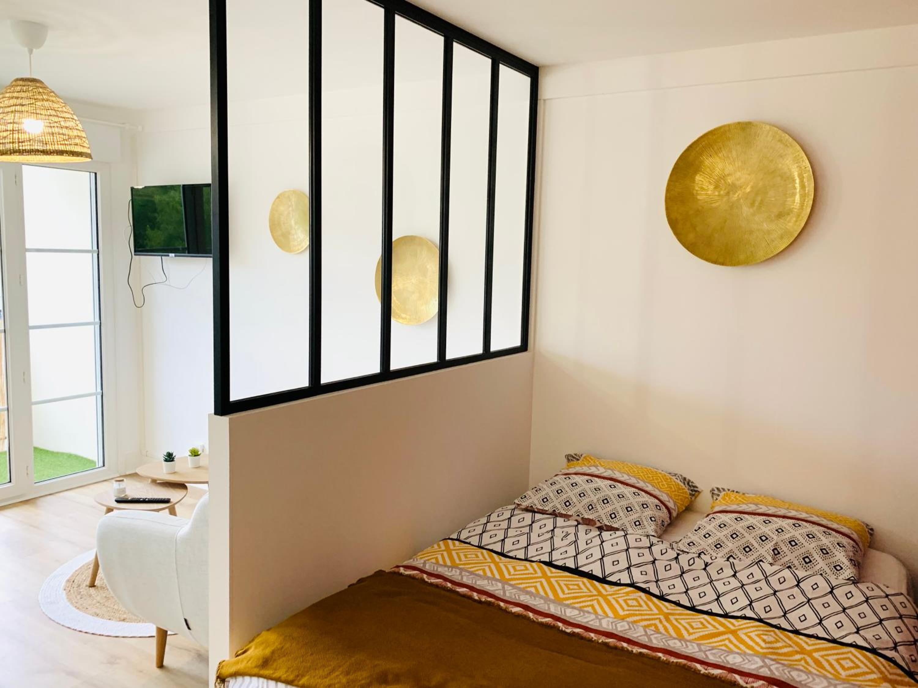One-Bedroom Apartment photo 2