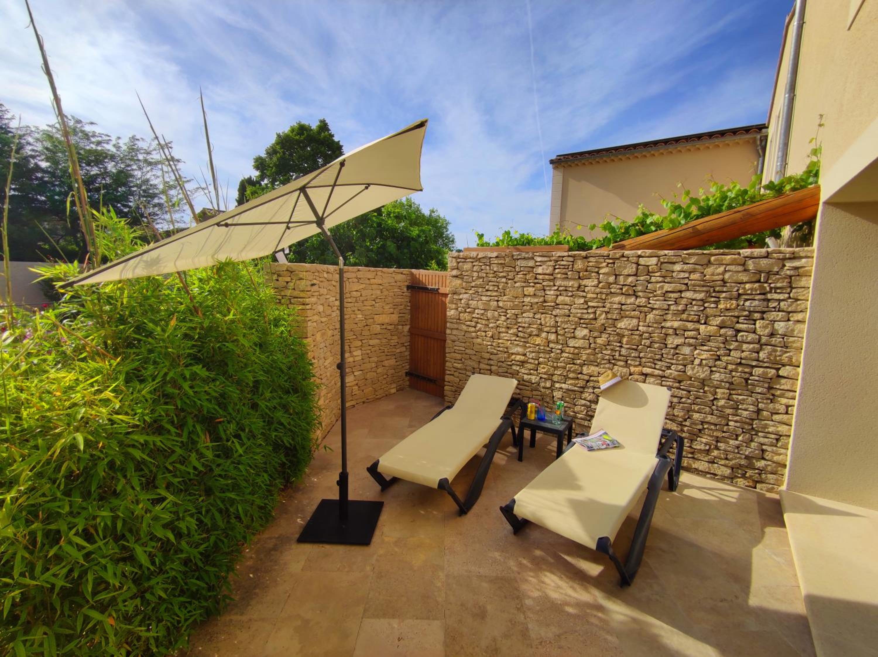 Seven-Bedroom House photo 3