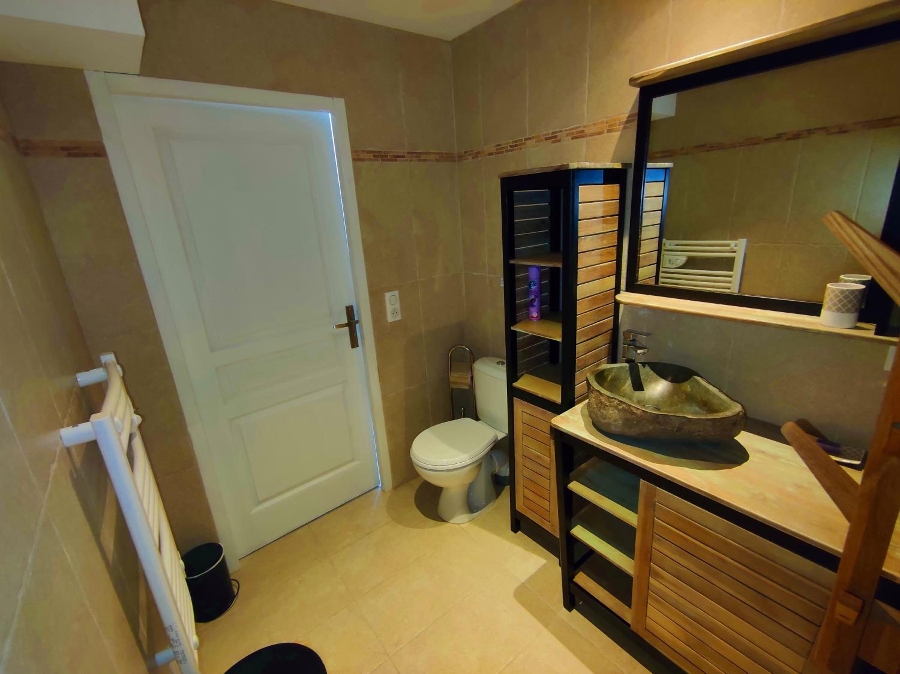 Seven-Bedroom House photo 2