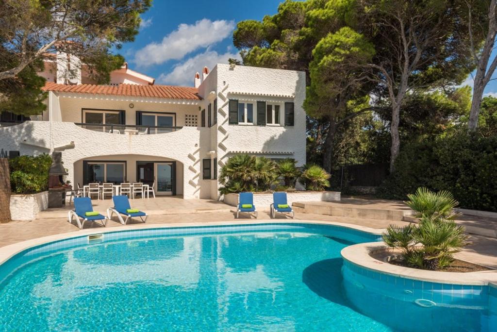 Five-Bedroom Villa photo 1