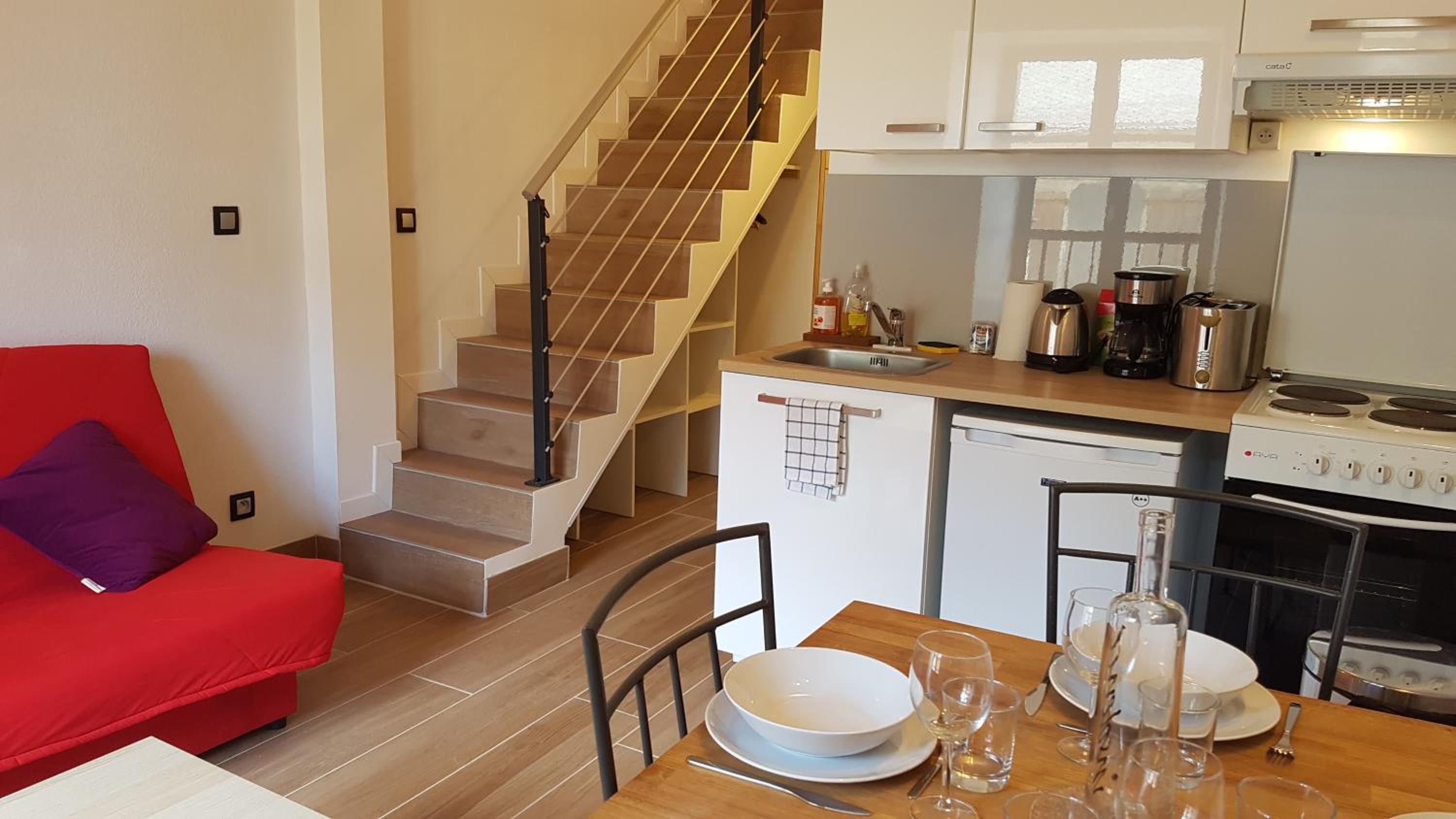 Apartment - Split Level - Photo 2