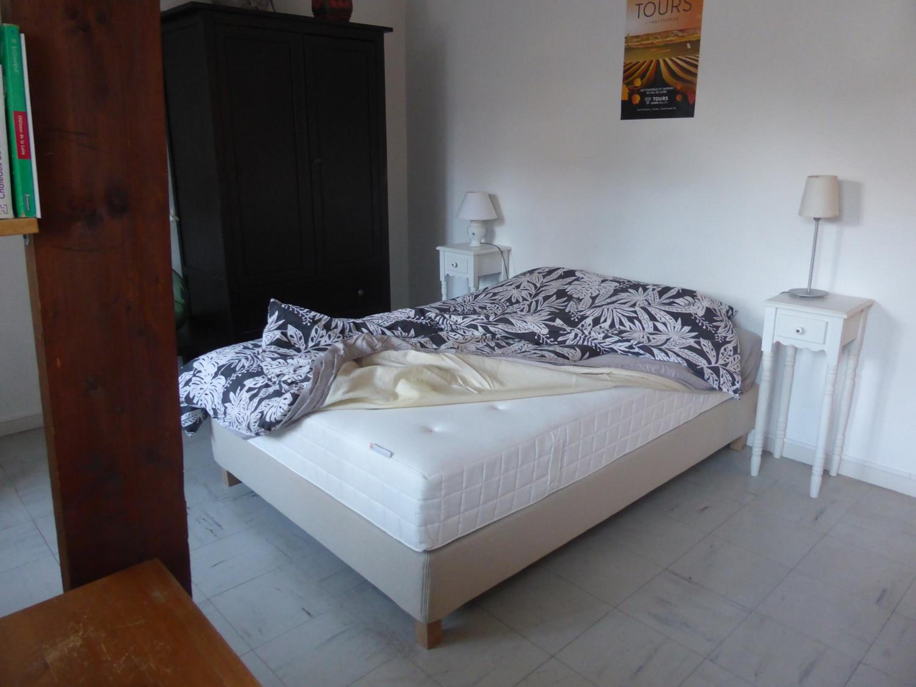 Studio Apartment - Photo 1