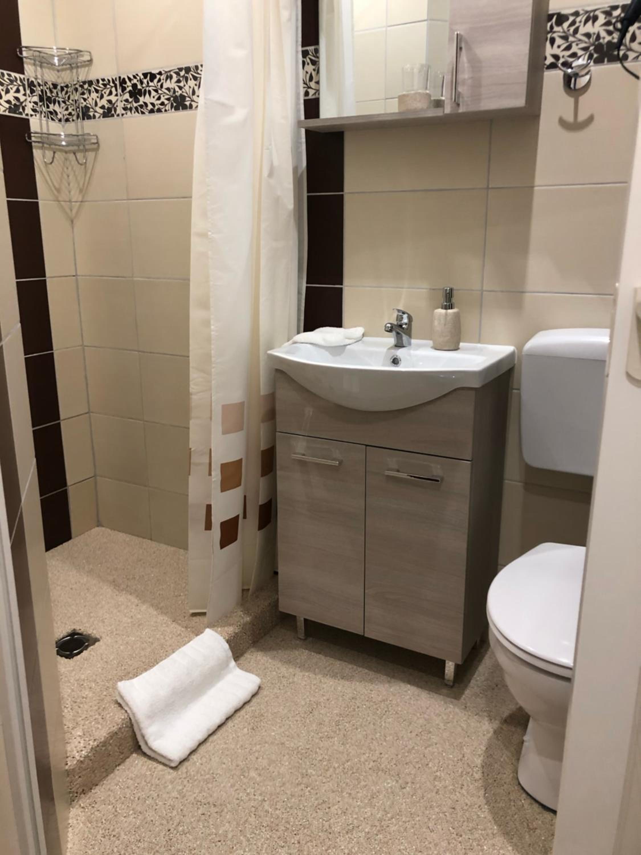Family Room with Bathroom photo 3
