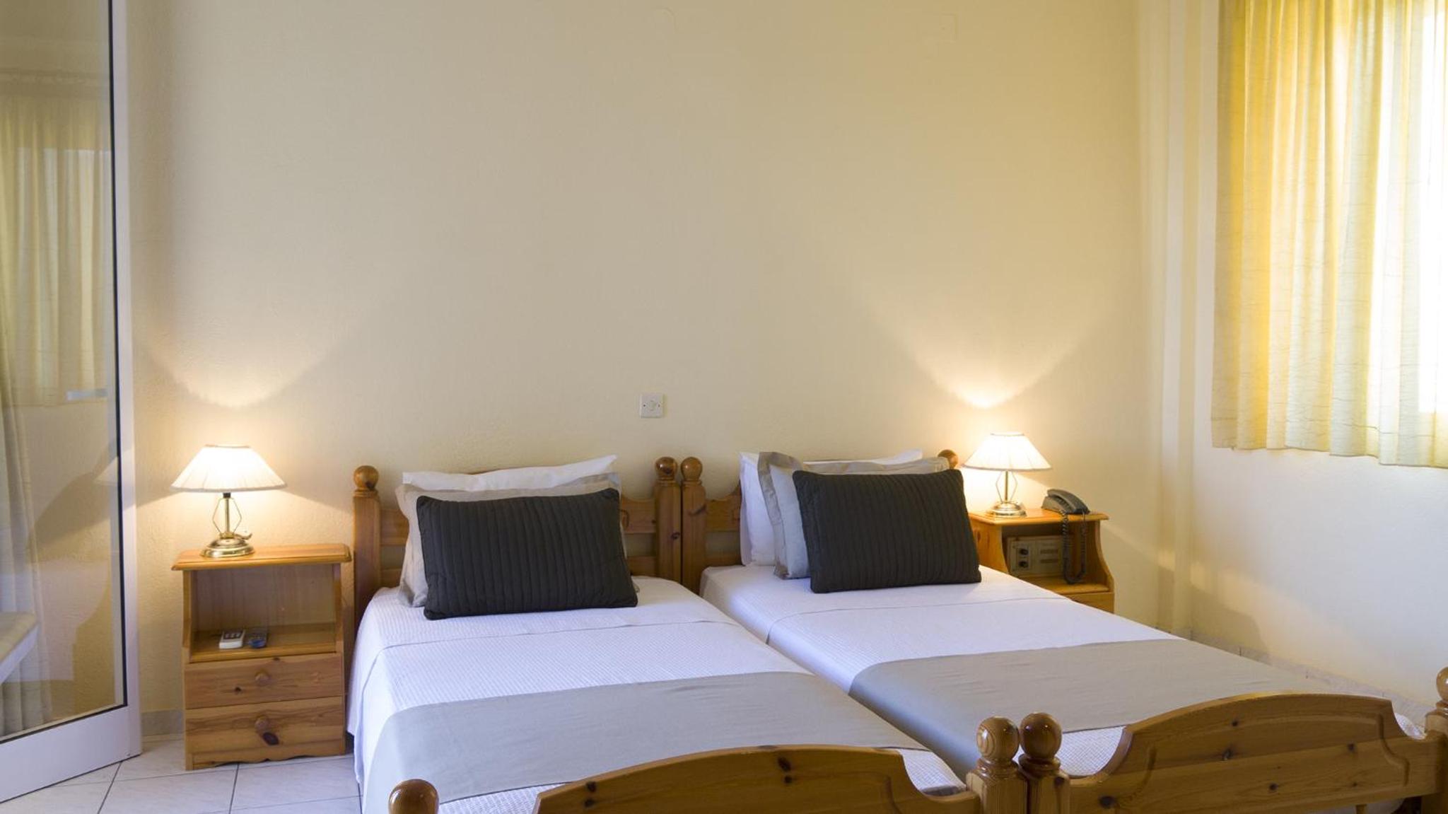 Standard Twin Room with Sea View