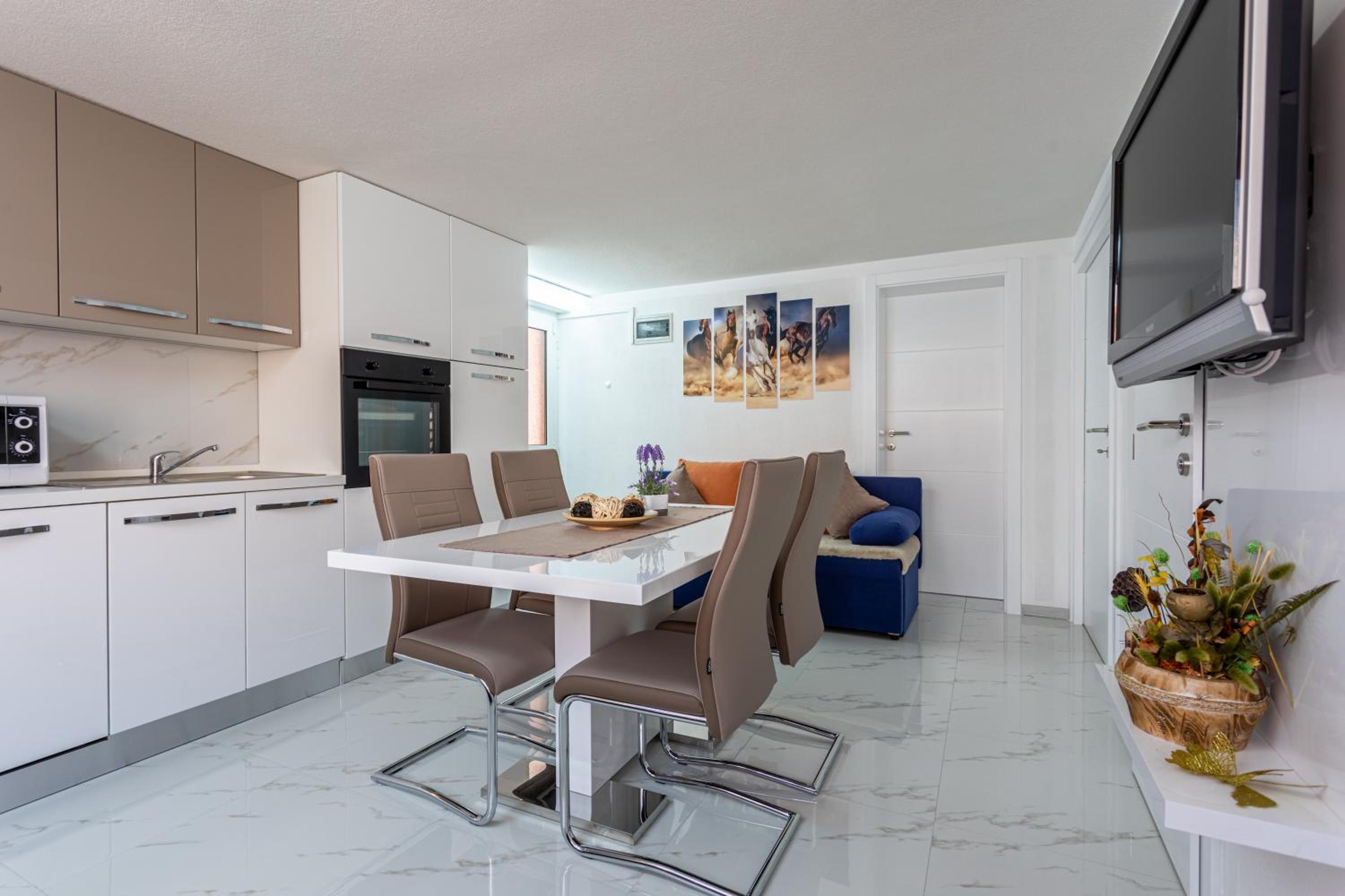 One-Bedroom Apartment - Photo 21