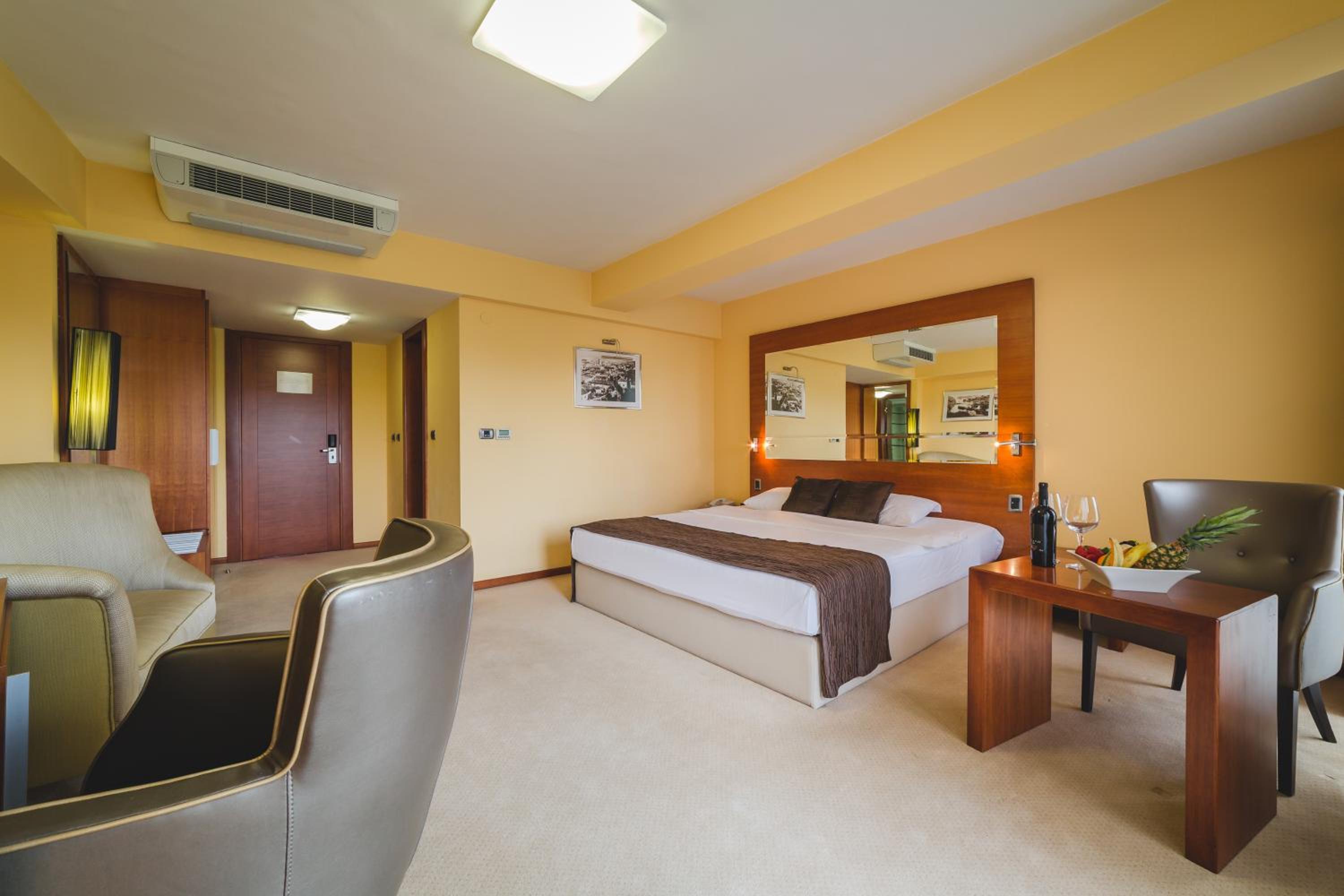 Classic 2 Beds