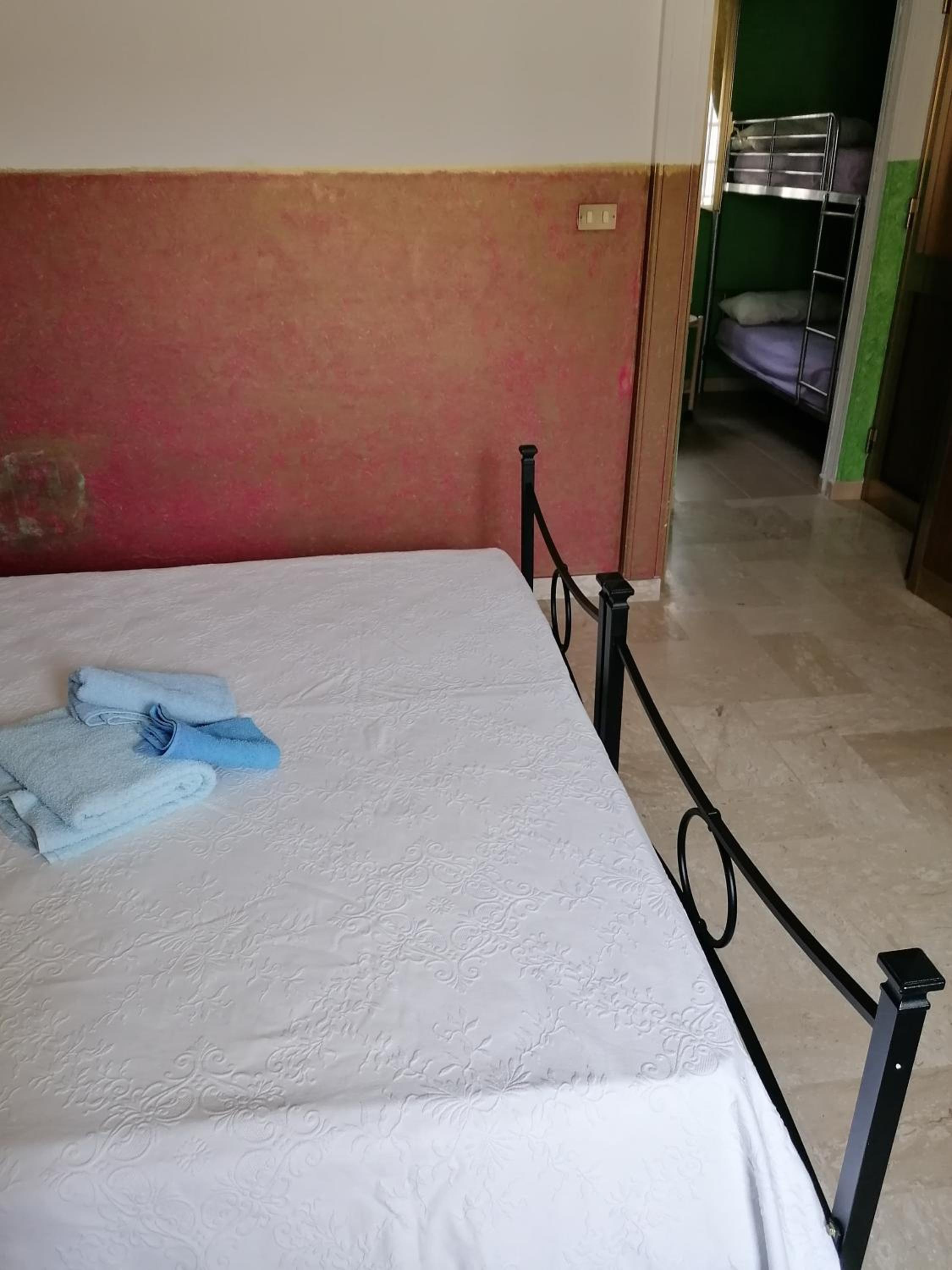 Quadruple Room with Private Bathroom photo 2