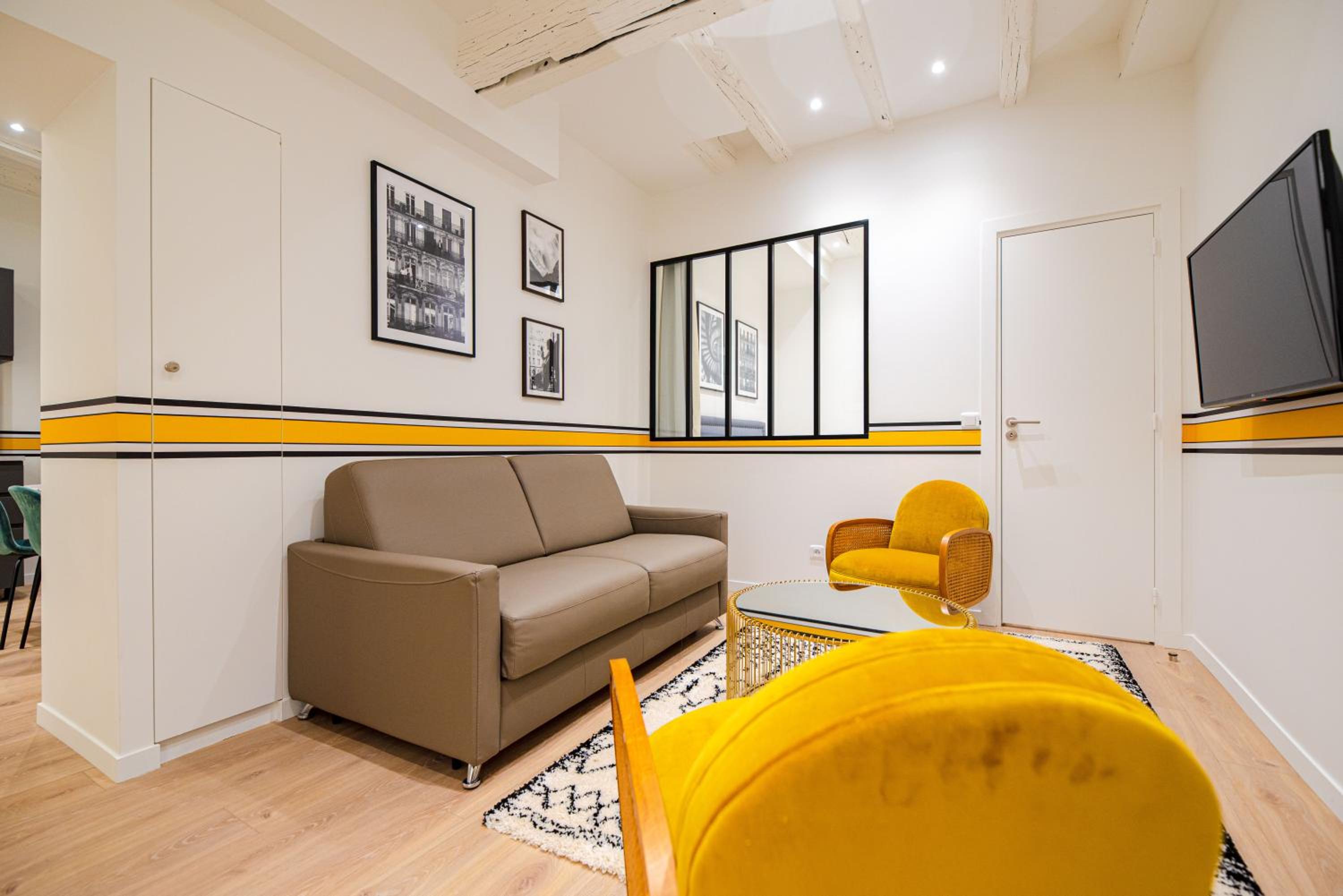 Deluxe Apartment