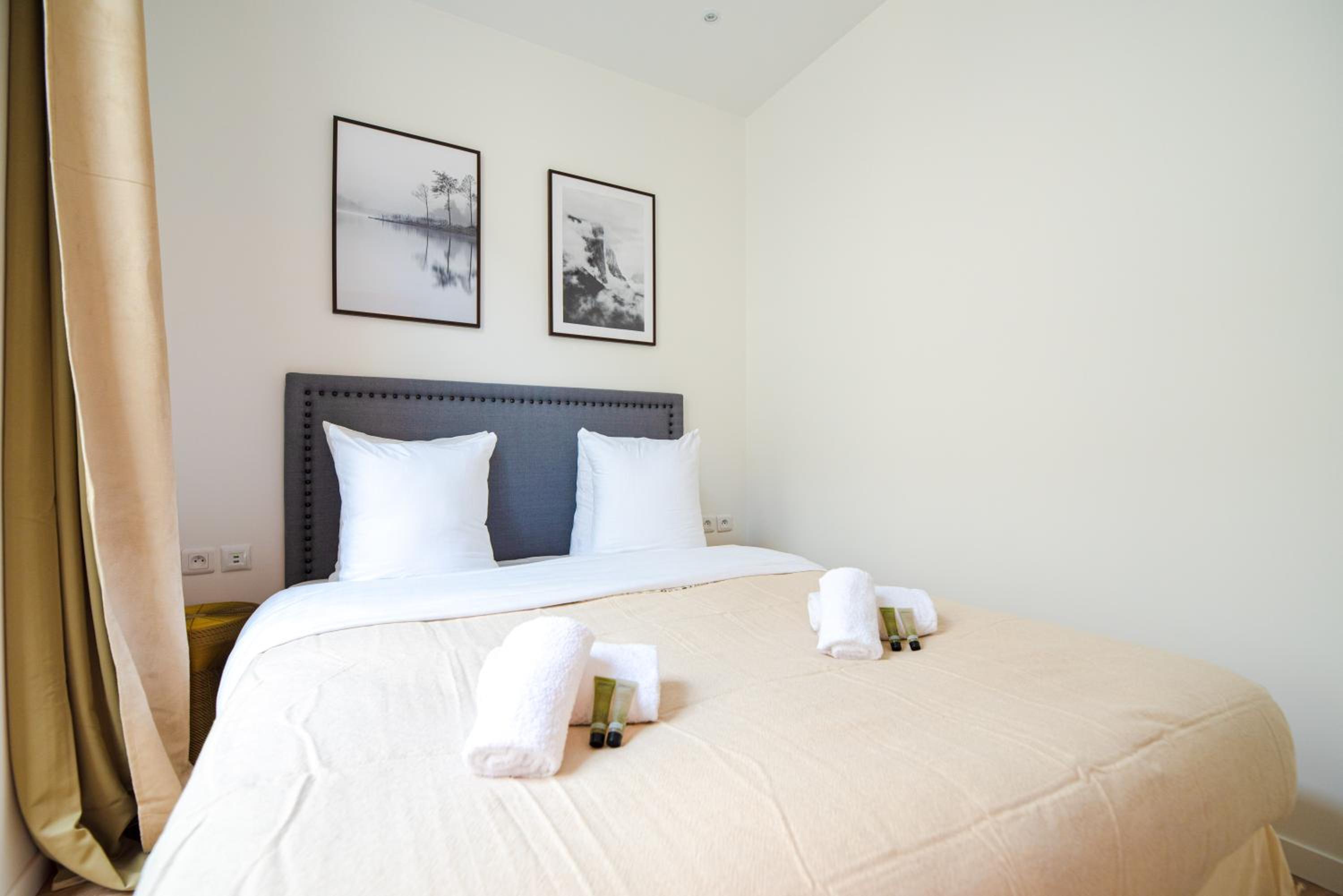 Deluxe Apartment