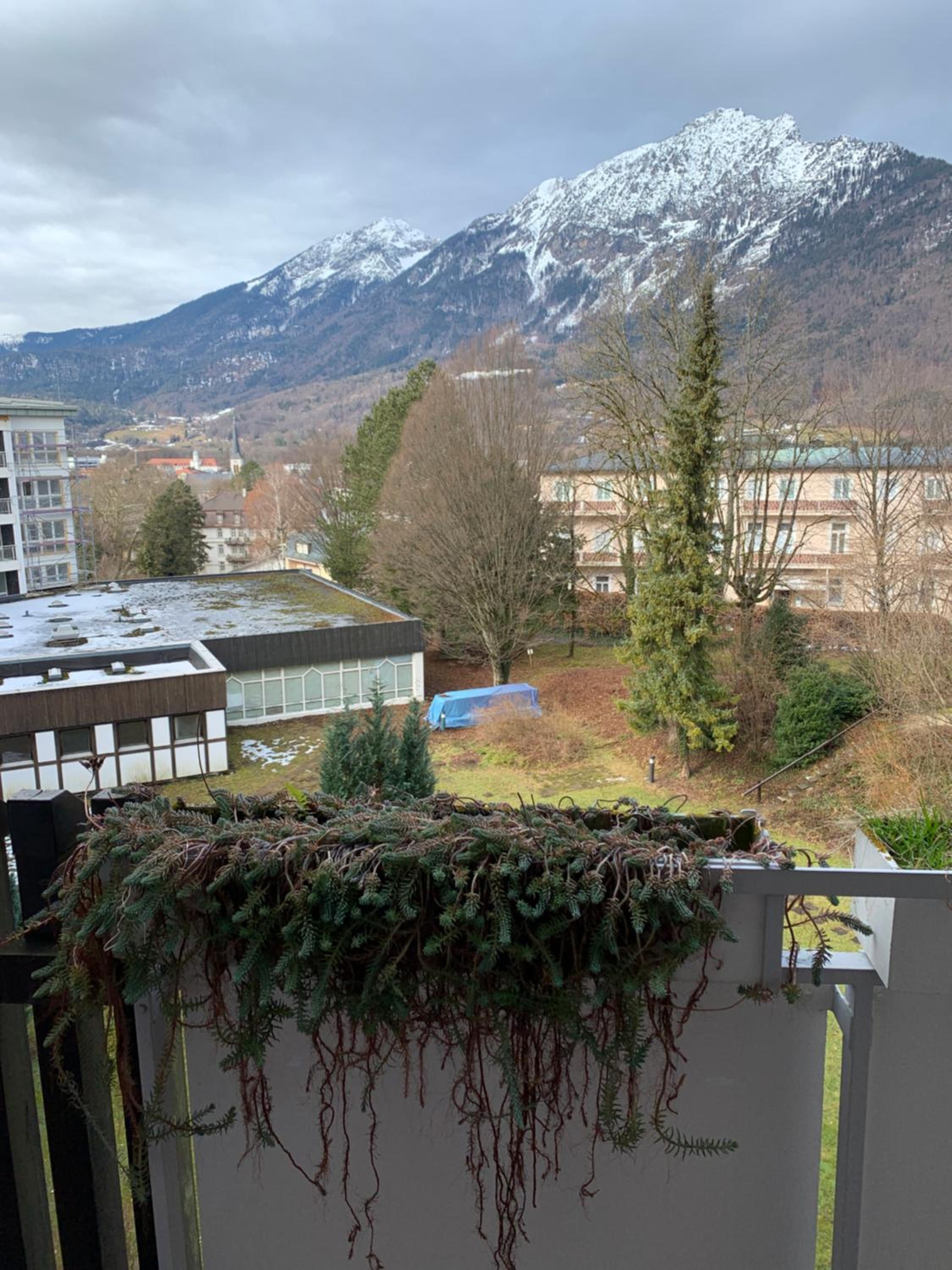 Apartment with Mountain View