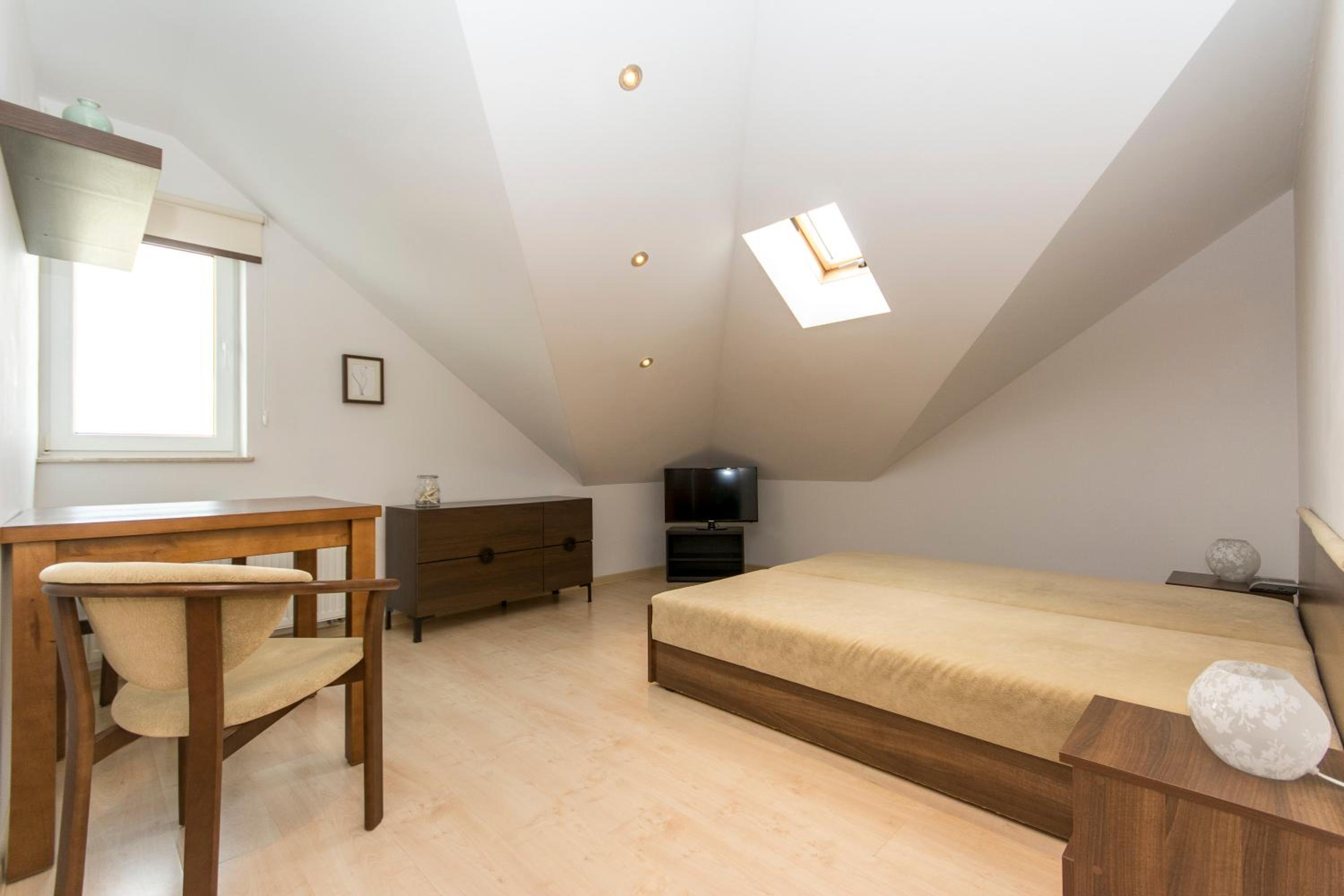 Deluxe Double Room (2 Adults + 1 Child)