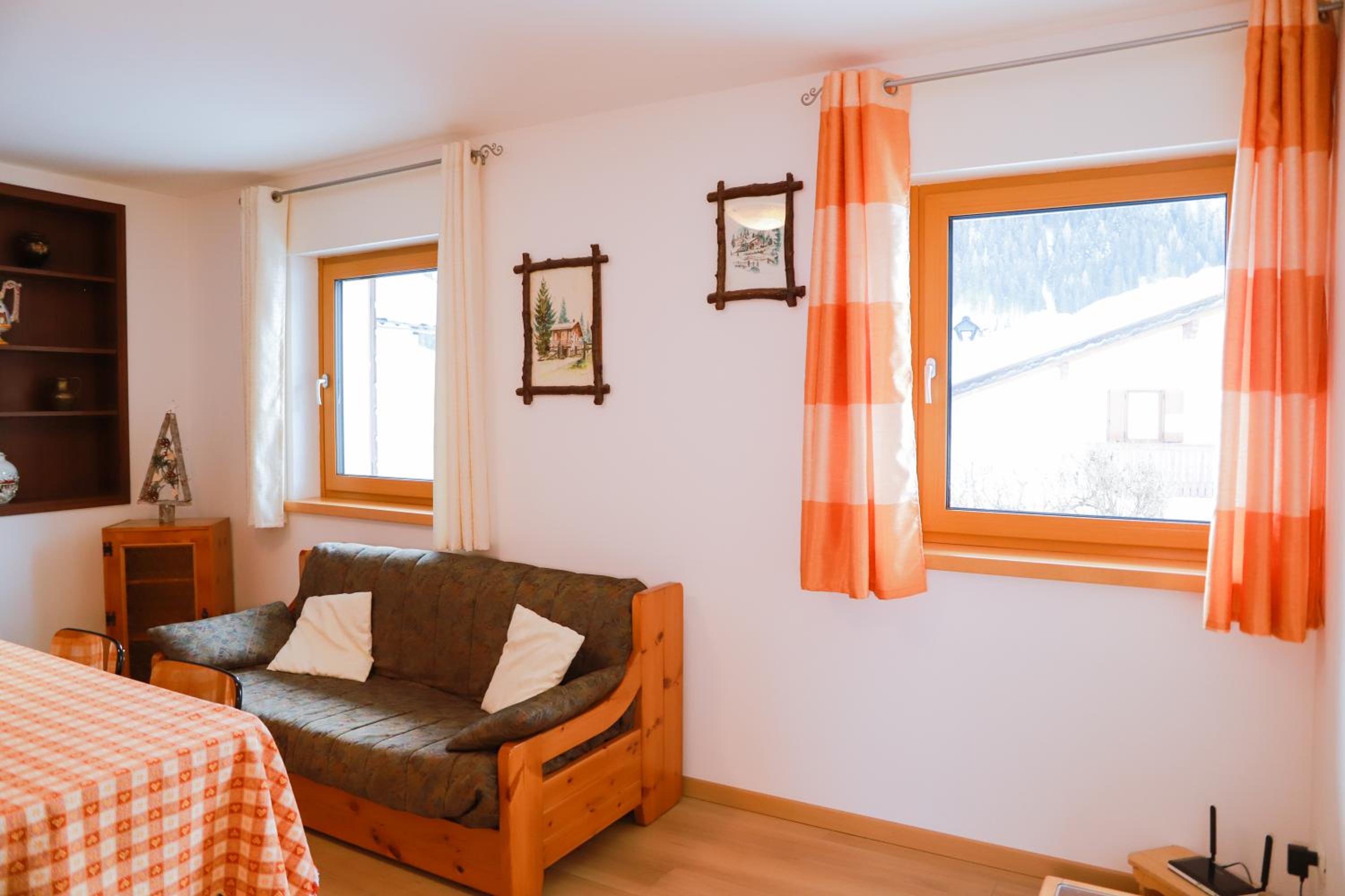 Apartment with Mountain View