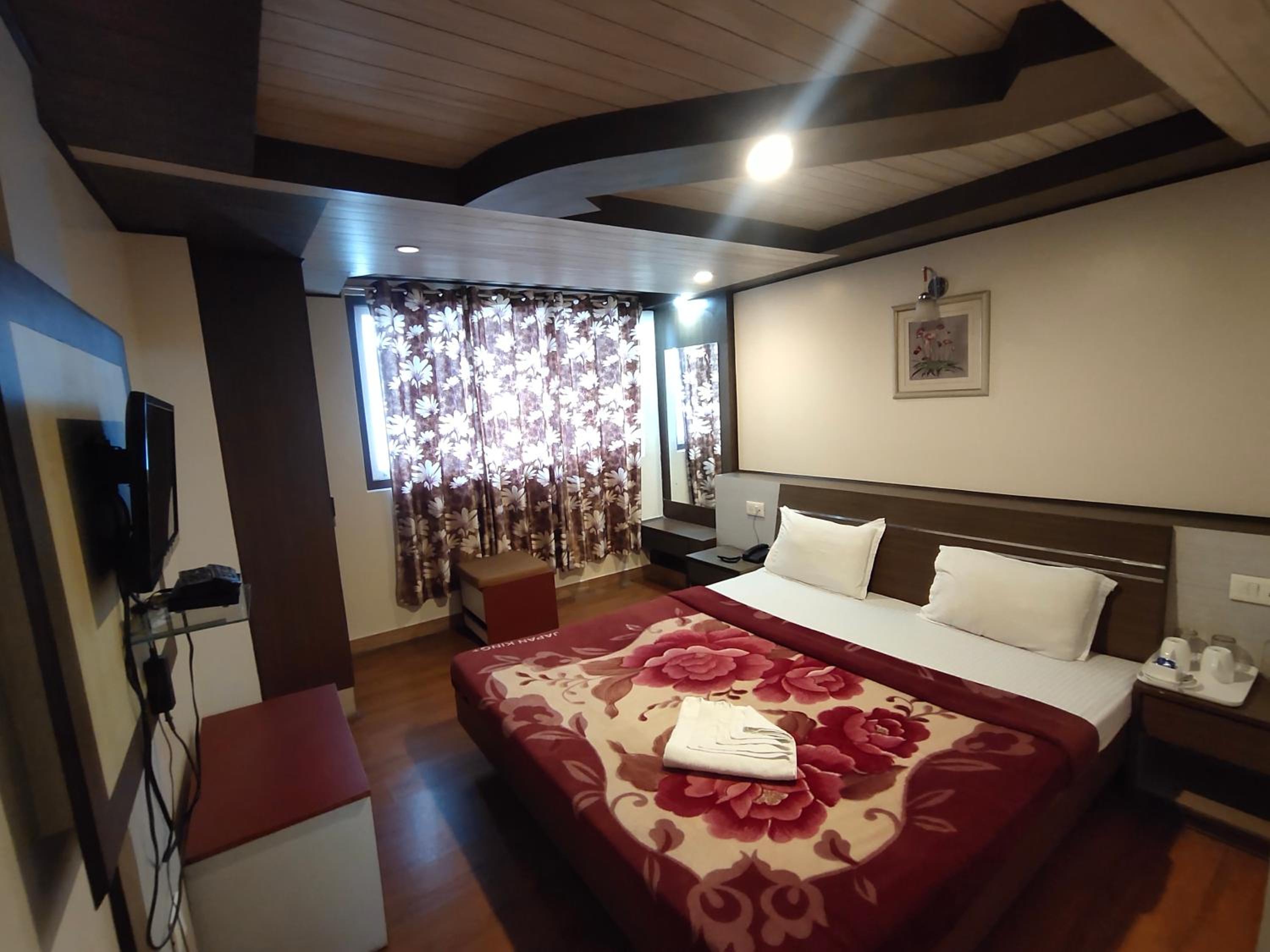 Deluxe Queen Room
