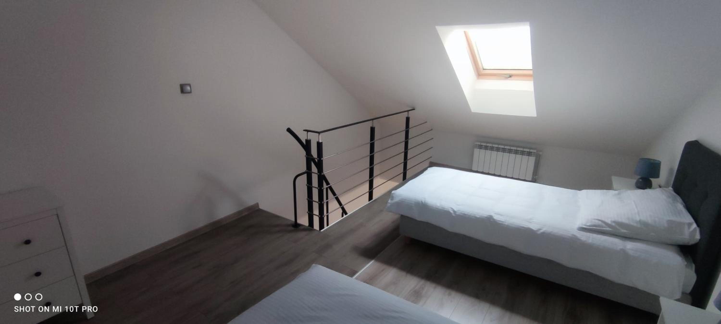 Quadruple Room with Bathroom - Photo 3