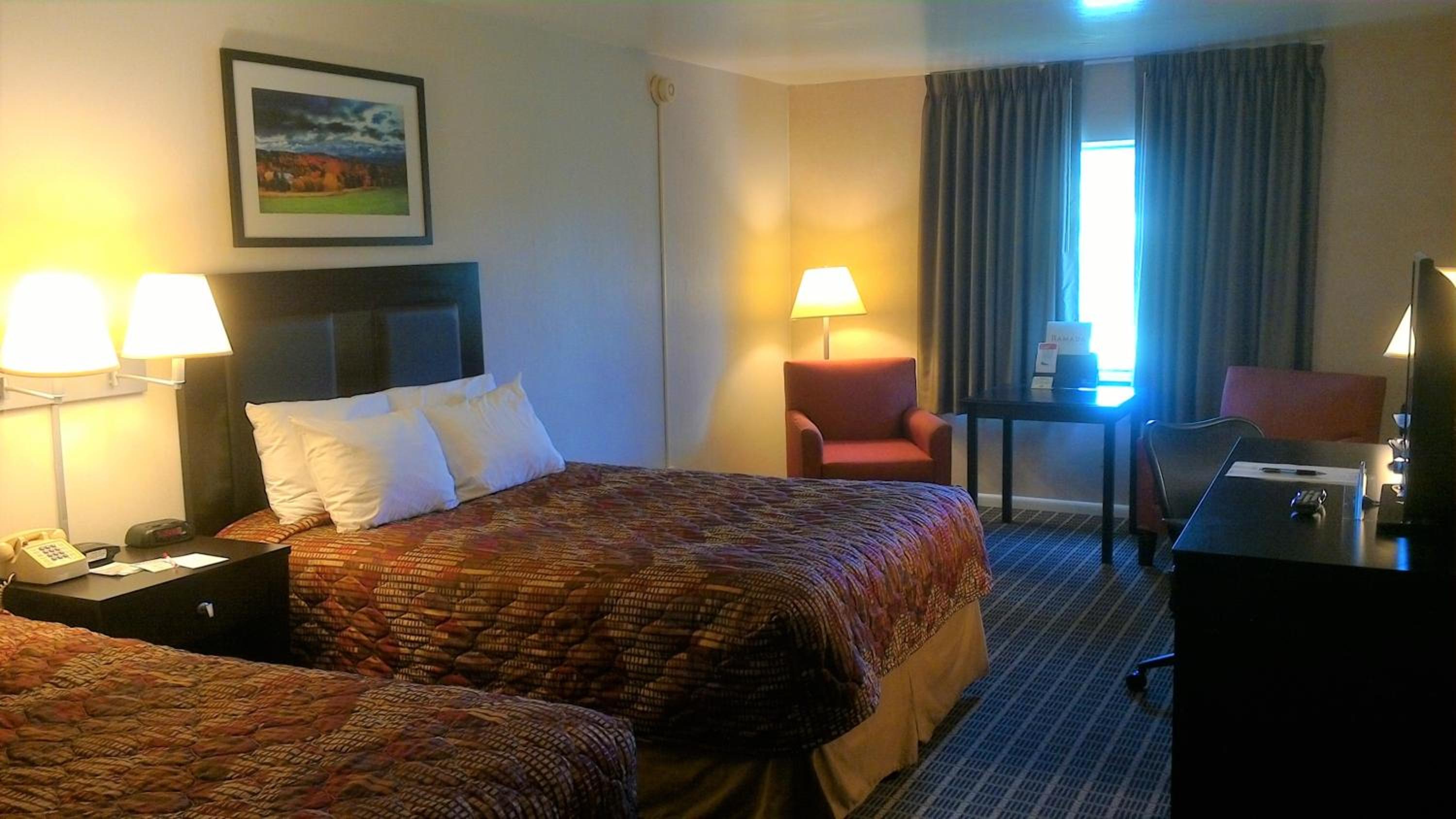 Double Room with Two Double Beds - Smoking photo 2