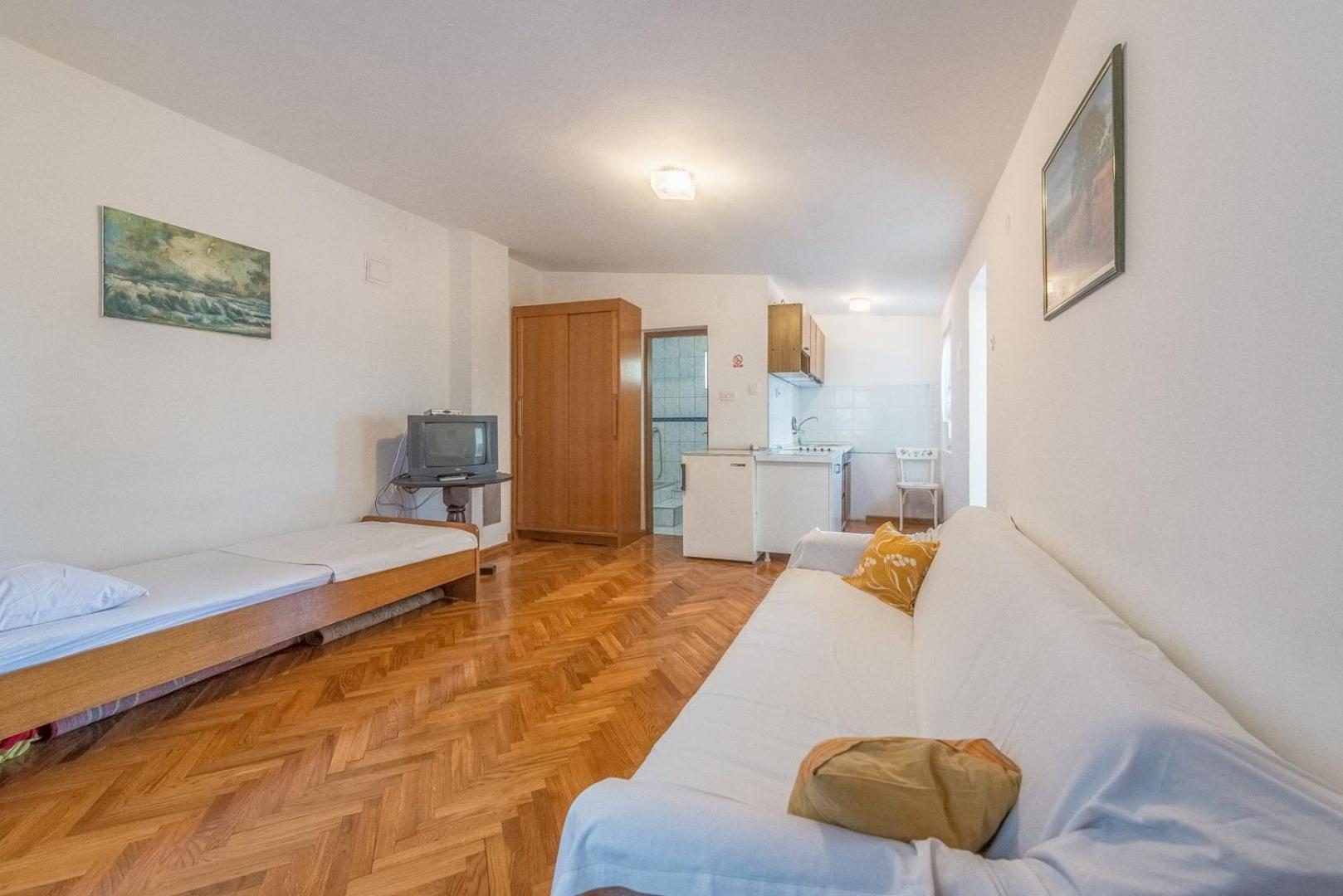 Apartment photo 2